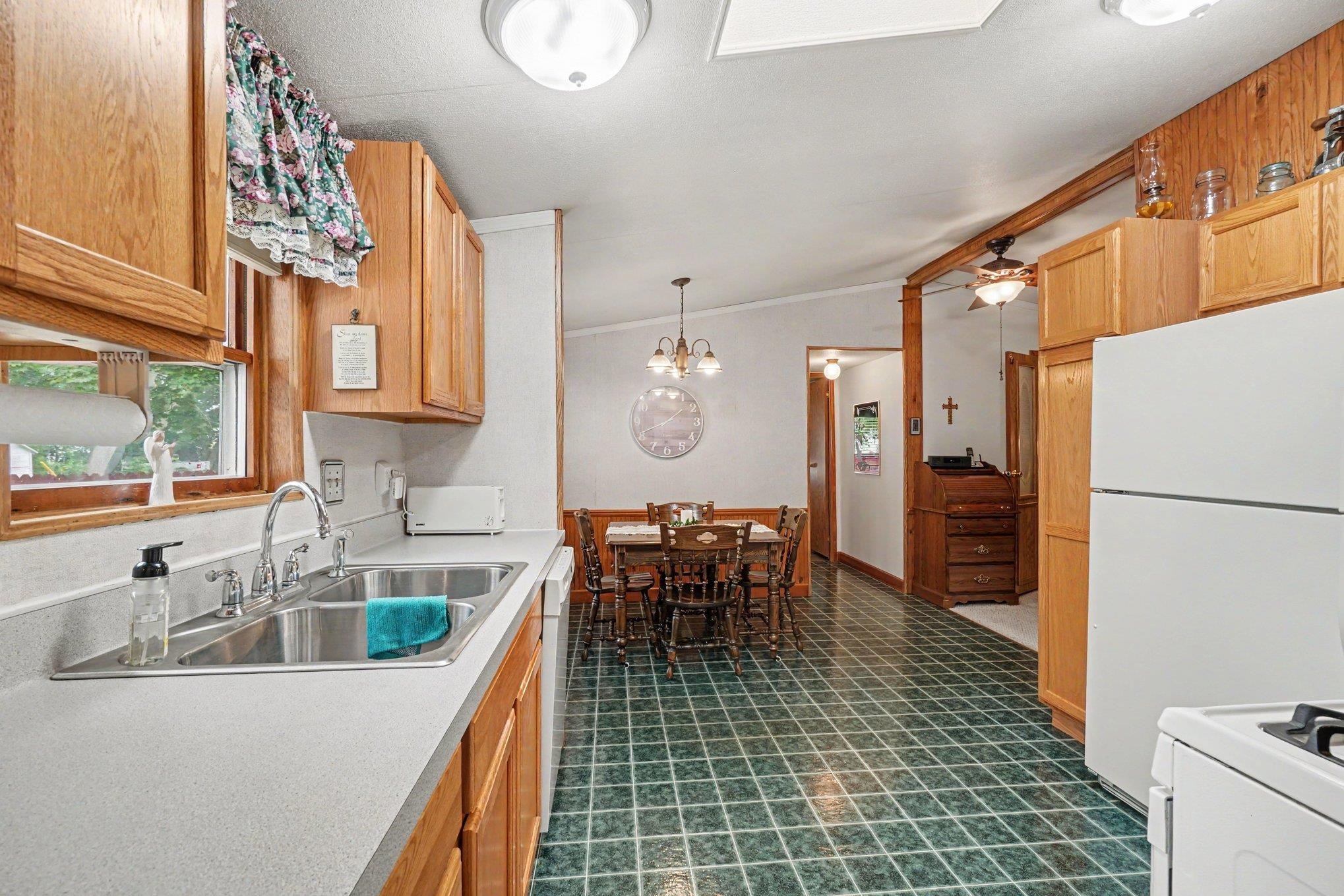 425 E Maple Street Property Photo 8