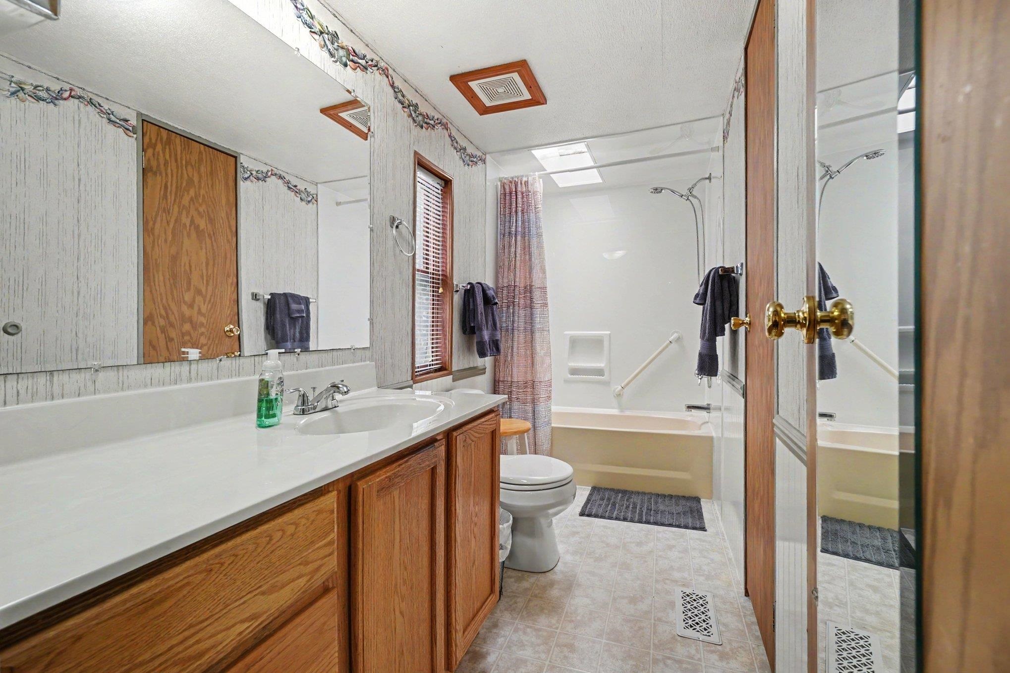 425 E Maple Street Property Photo 10