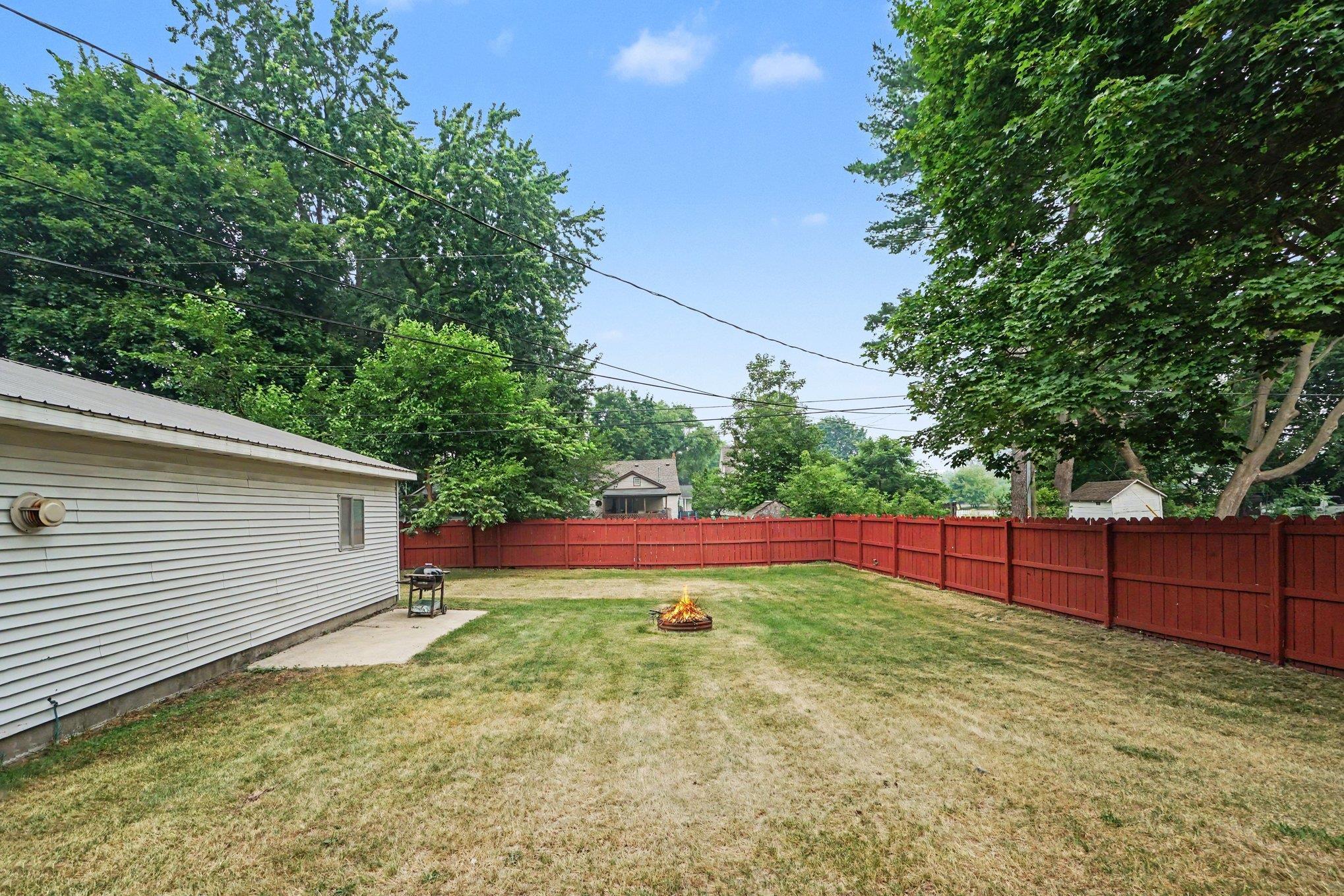 425 E Maple Street Property Photo 14