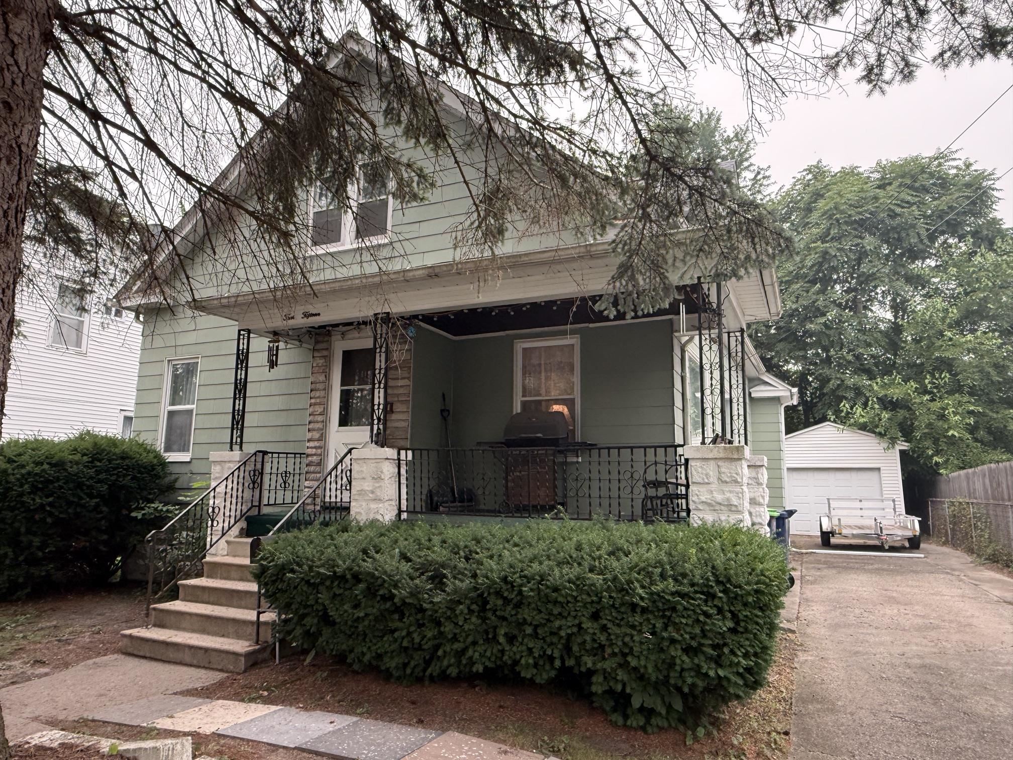 415 N MCLELLAN Street