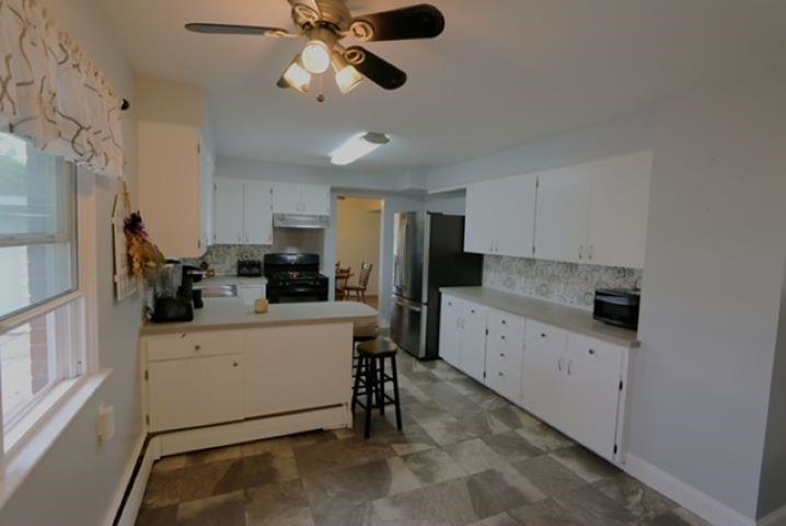 5595 Noreen Drive Property Photo 4