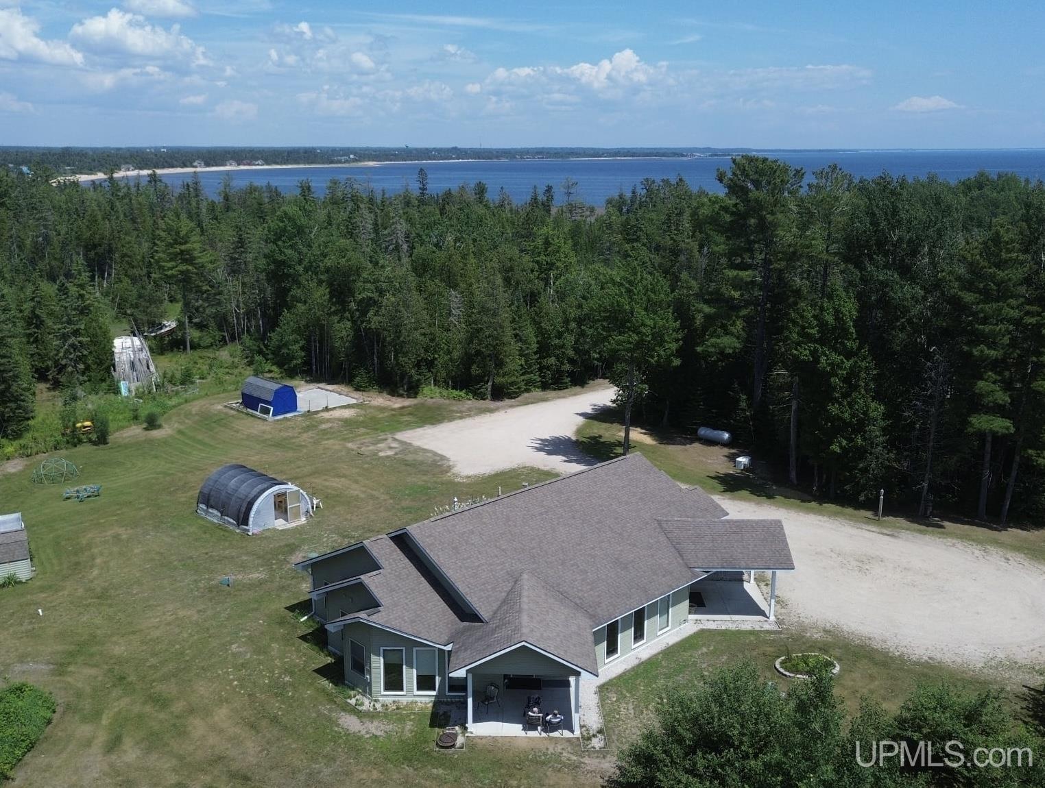 8082 W Us 2 Highway Property Photo 1
