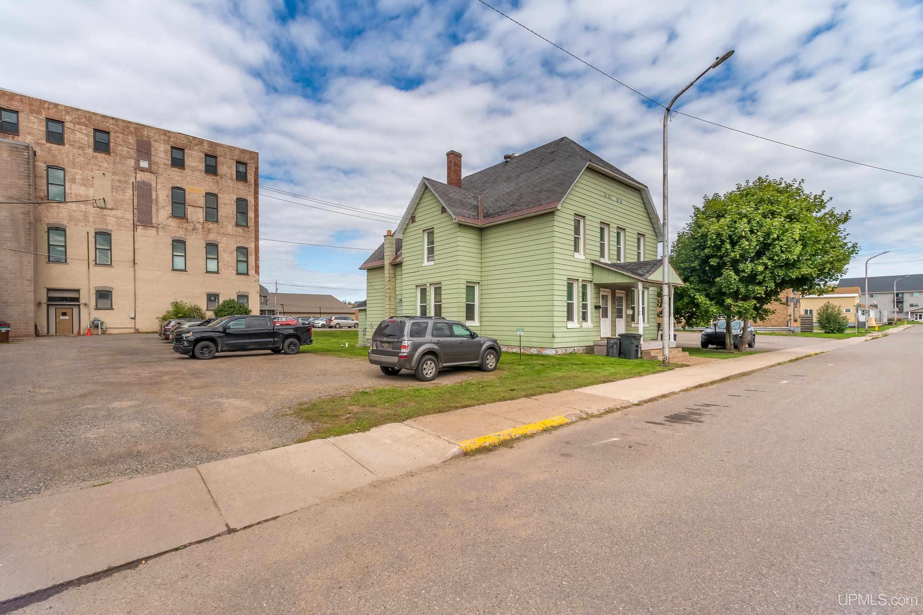 313-315 E Pearl Street Property Photo 2