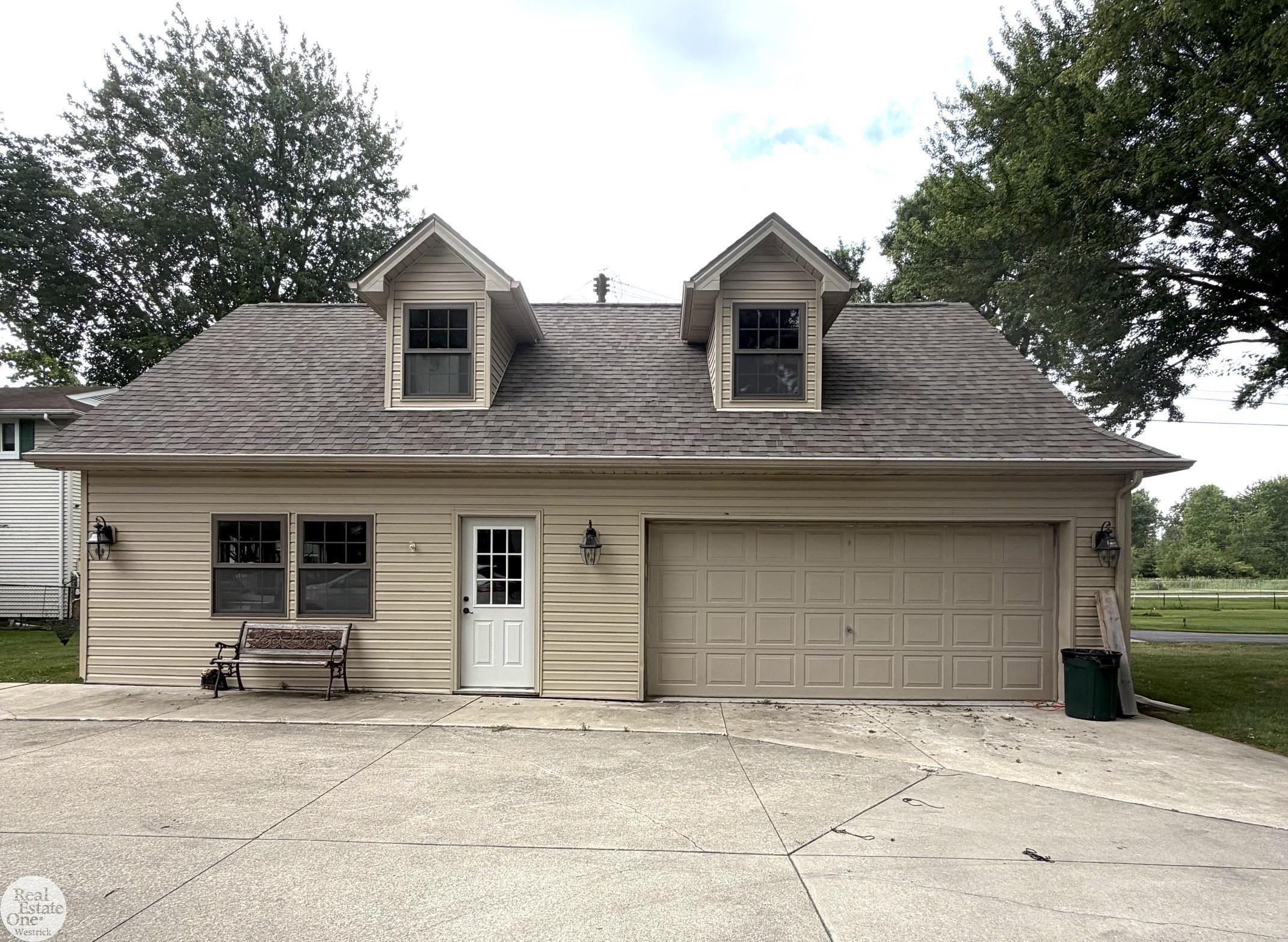 8319 River Road Property Photo 2
