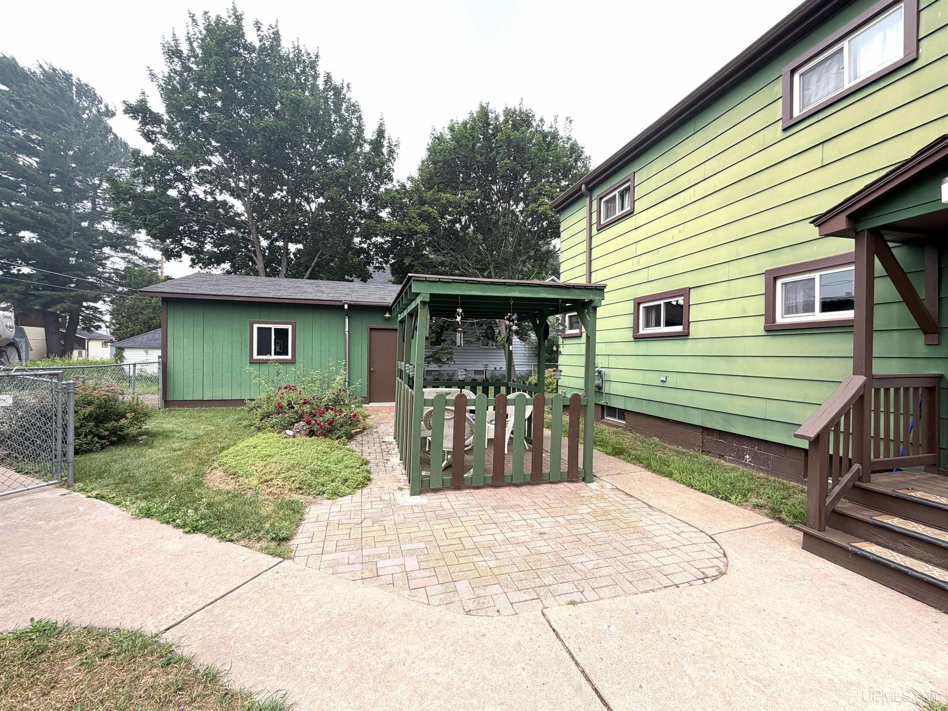 518 E Ridge Street Property Photo 3