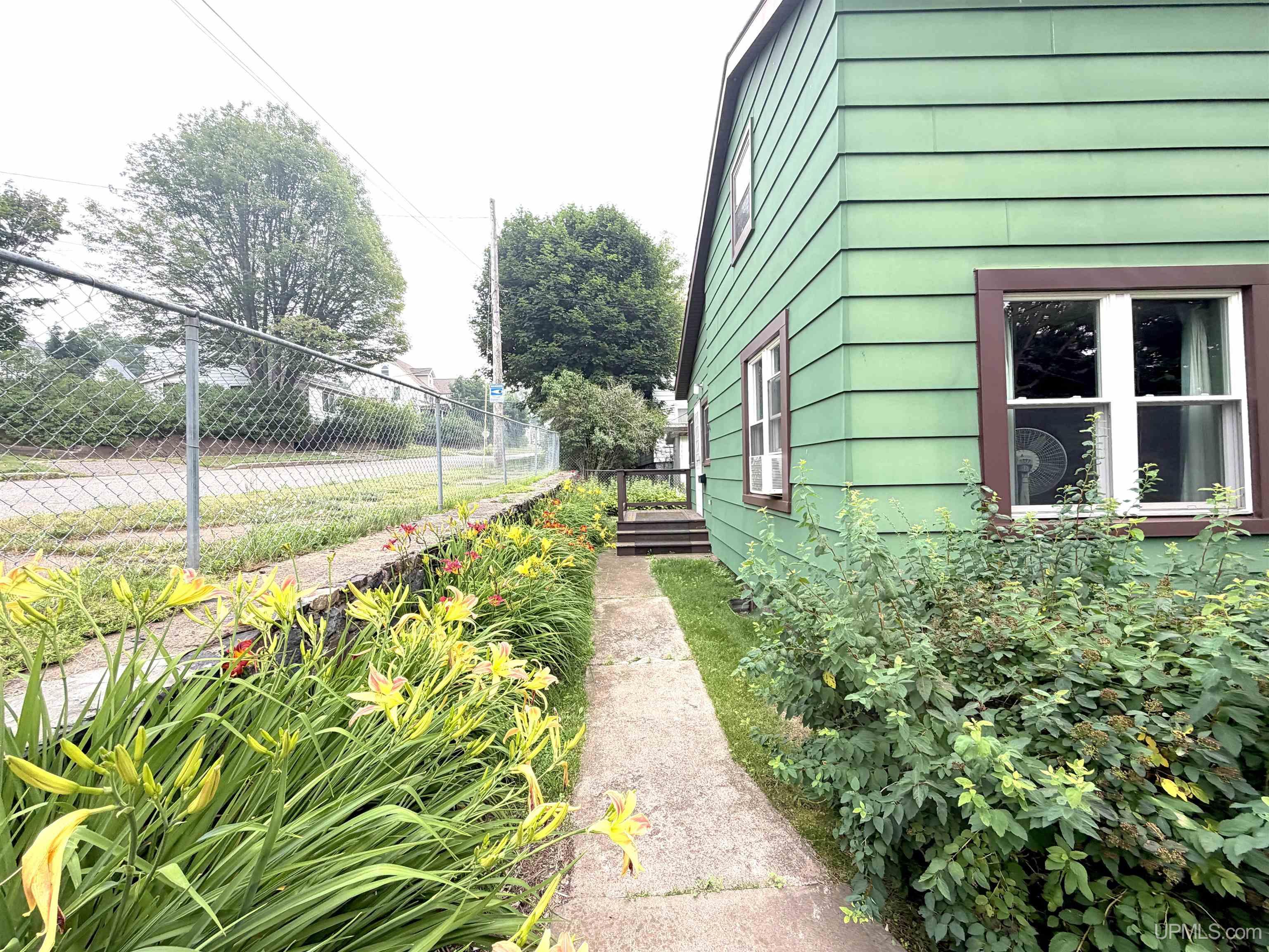 518 E Ridge Street Property Photo 20