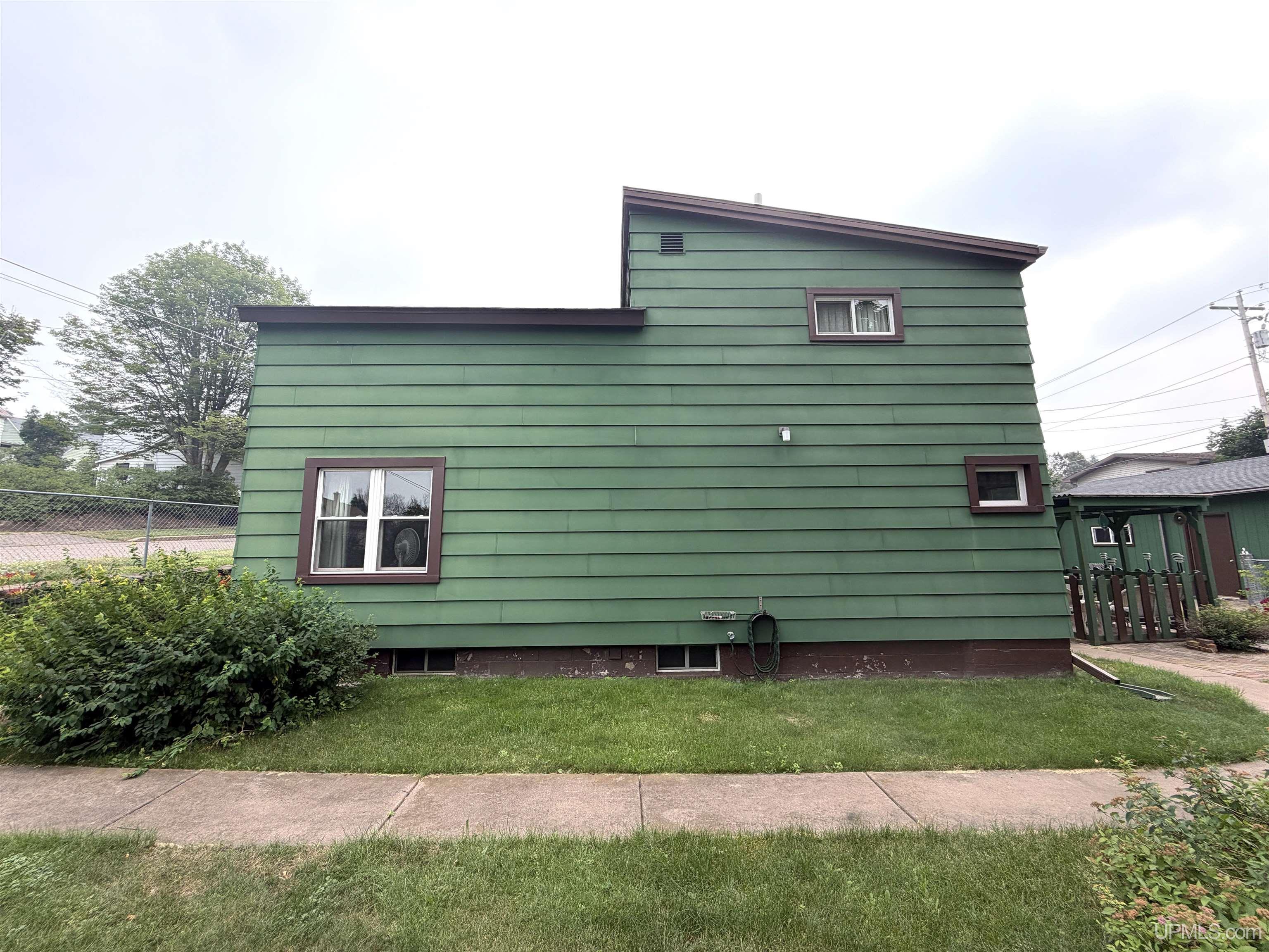 518 E Ridge Street Property Photo 22