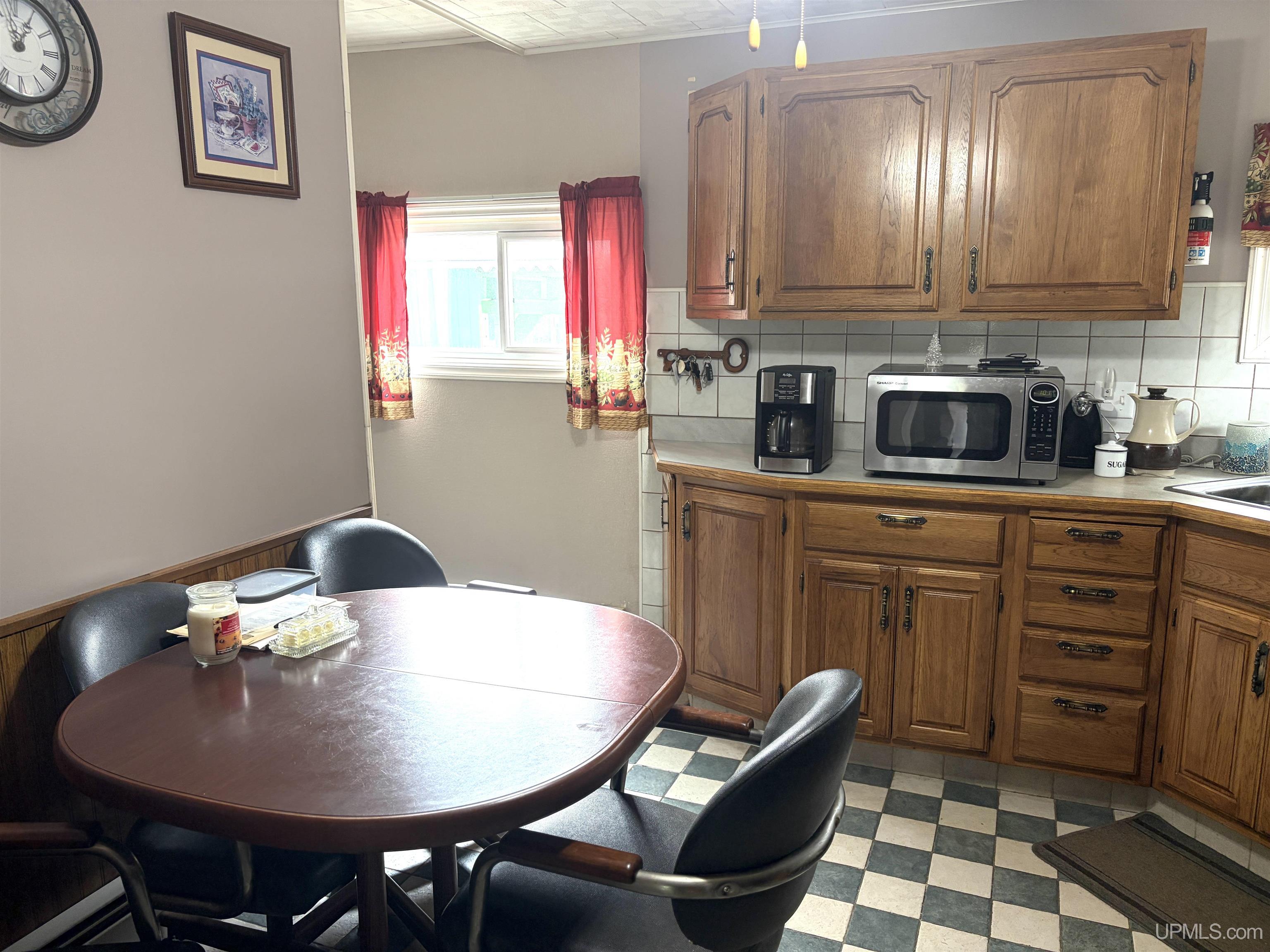 518 E Ridge Street Property Photo 26