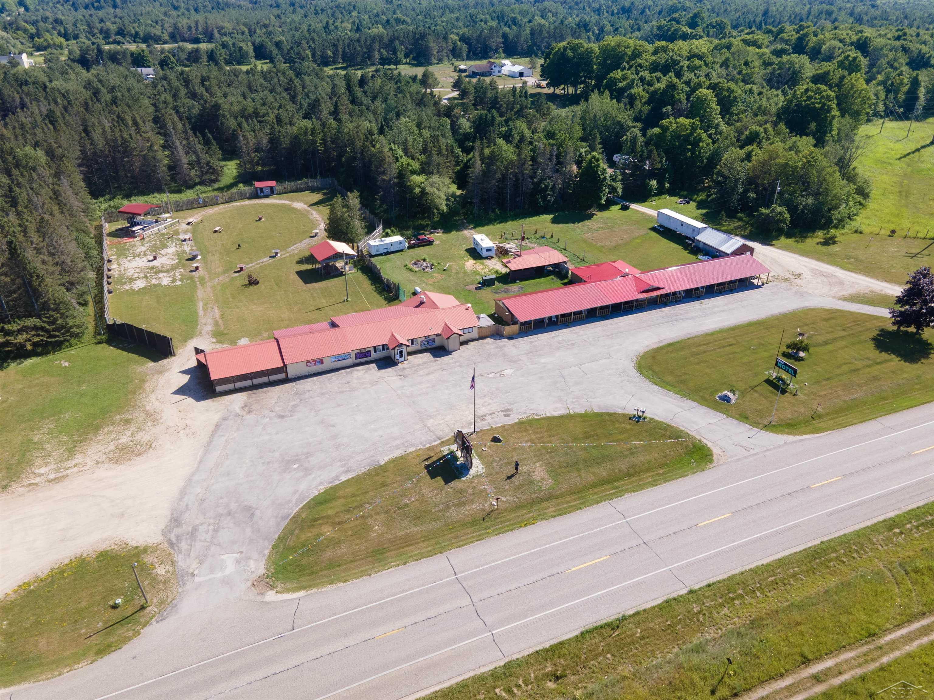 W16431 Us-2 Highway Property Photo 1