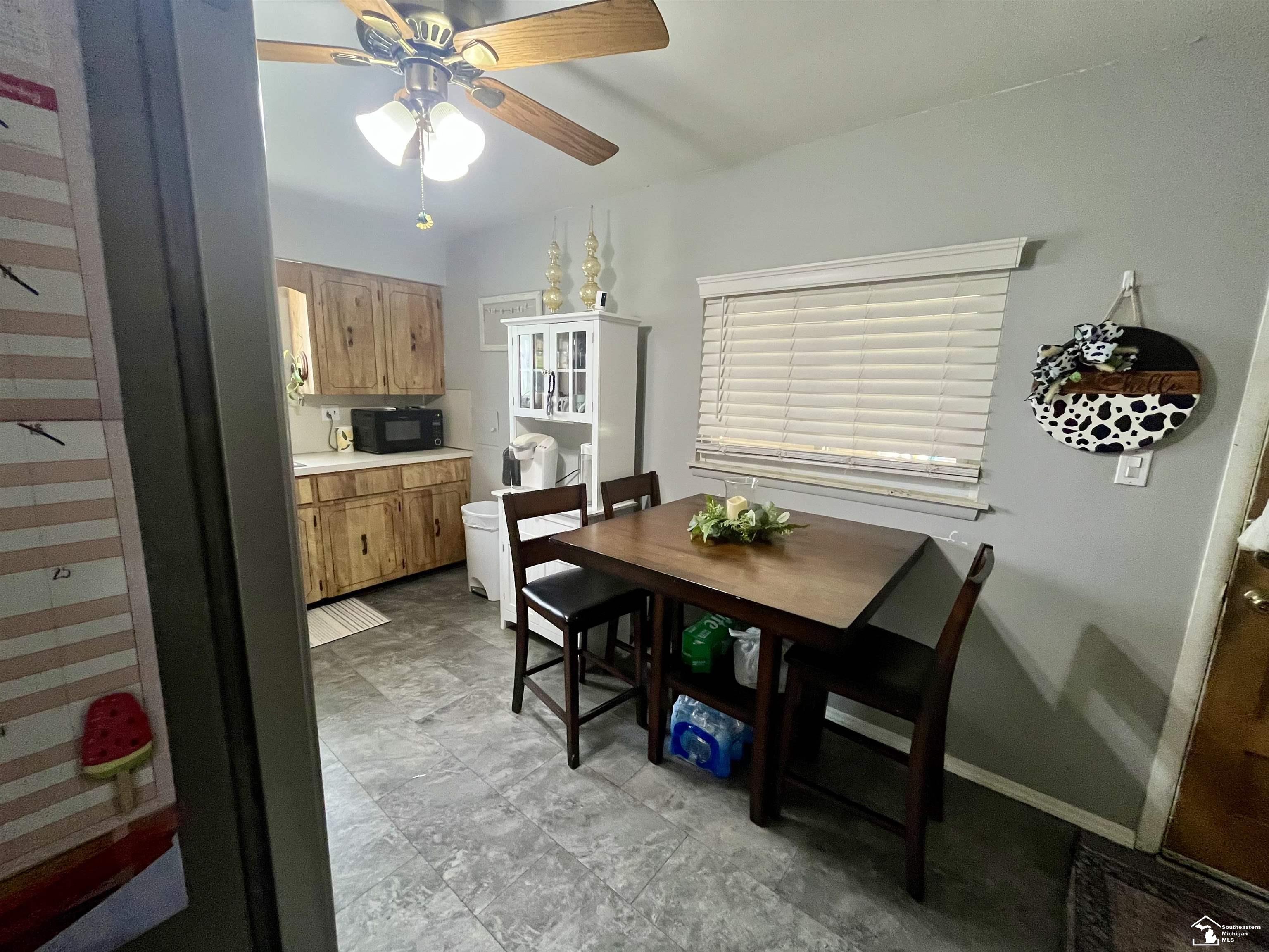 2071 Maplecrest Drive Property Photo 4