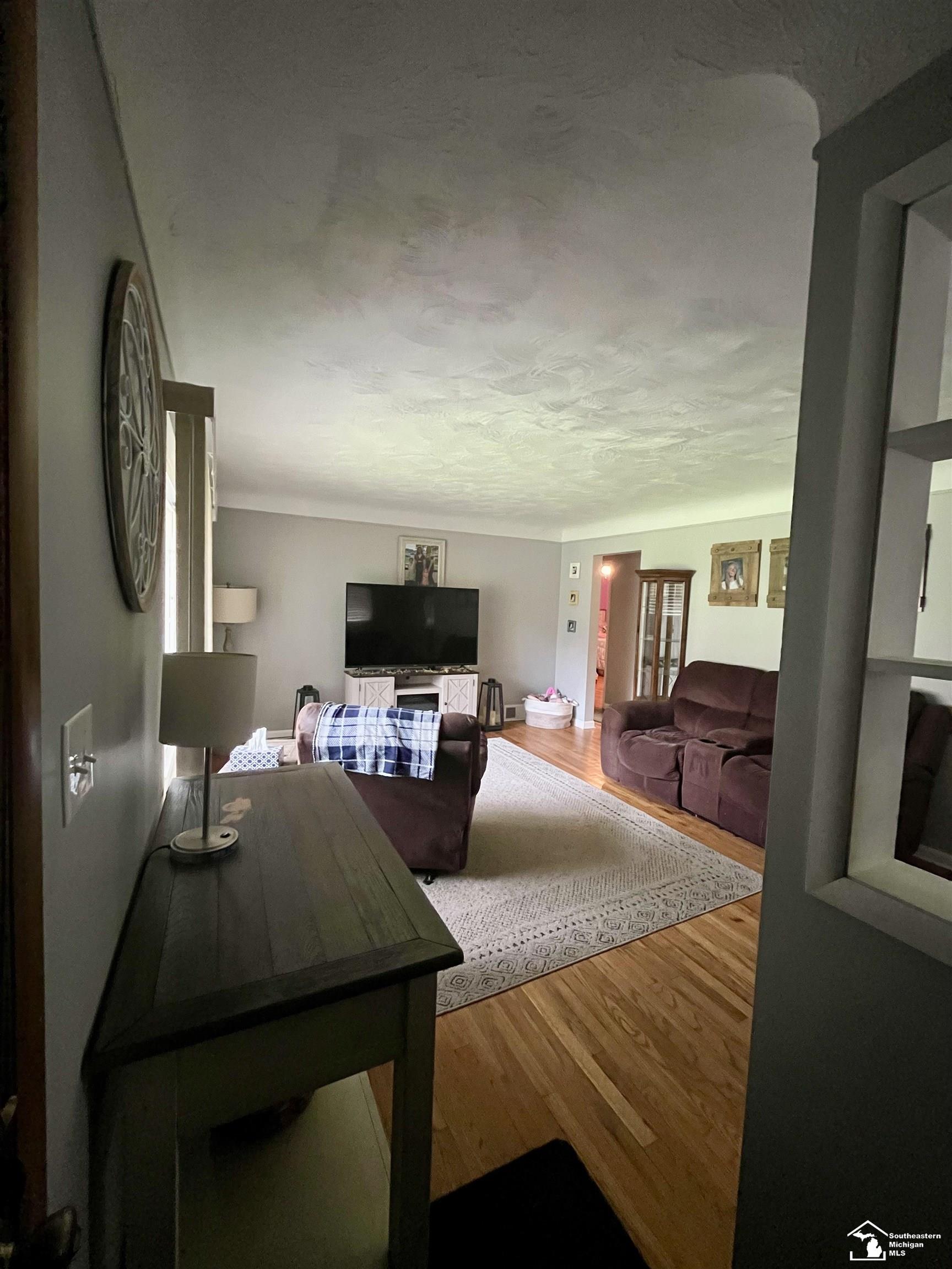 2071 Maplecrest Drive Property Photo 5