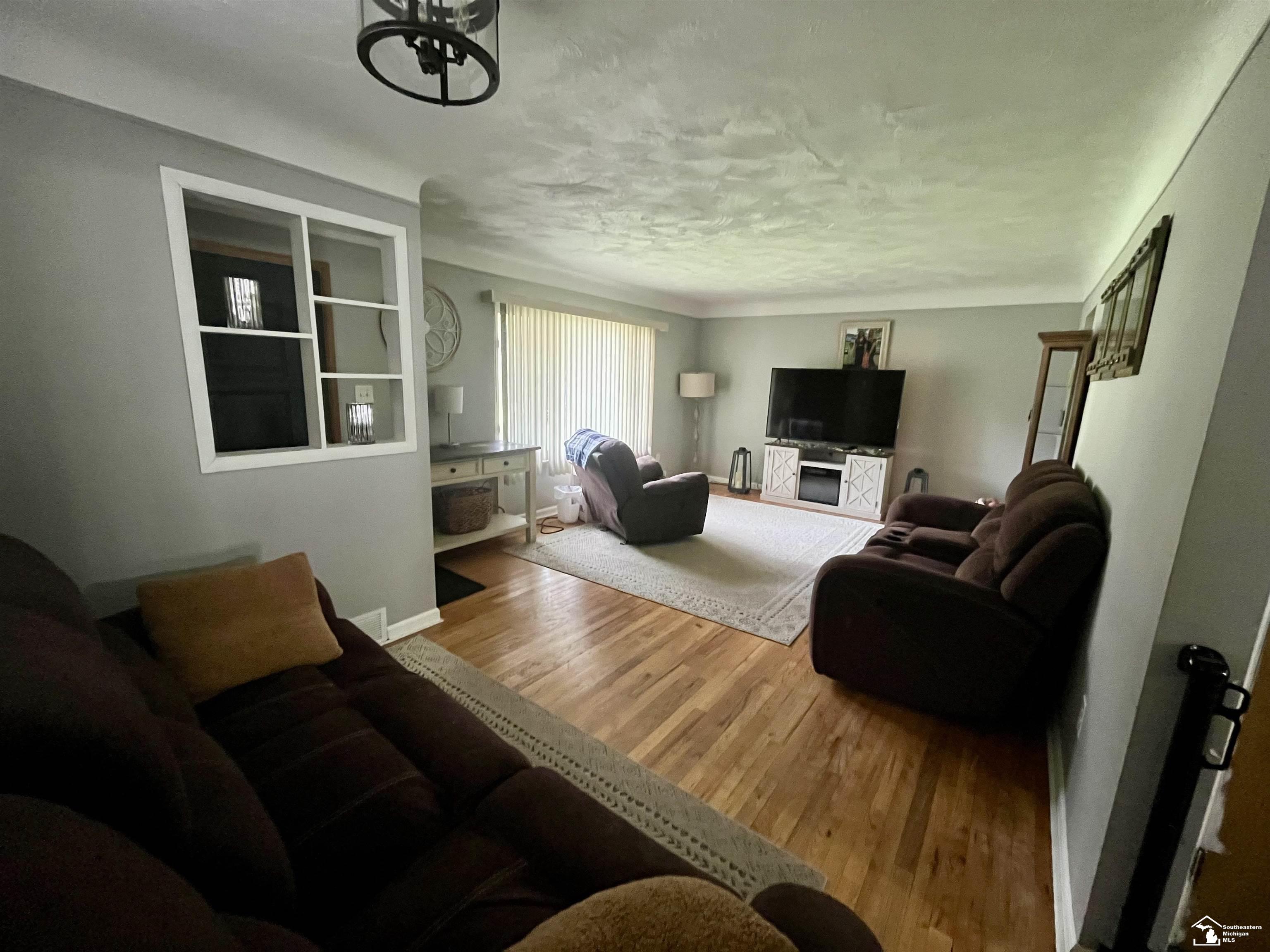 2071 Maplecrest Drive Property Photo 6