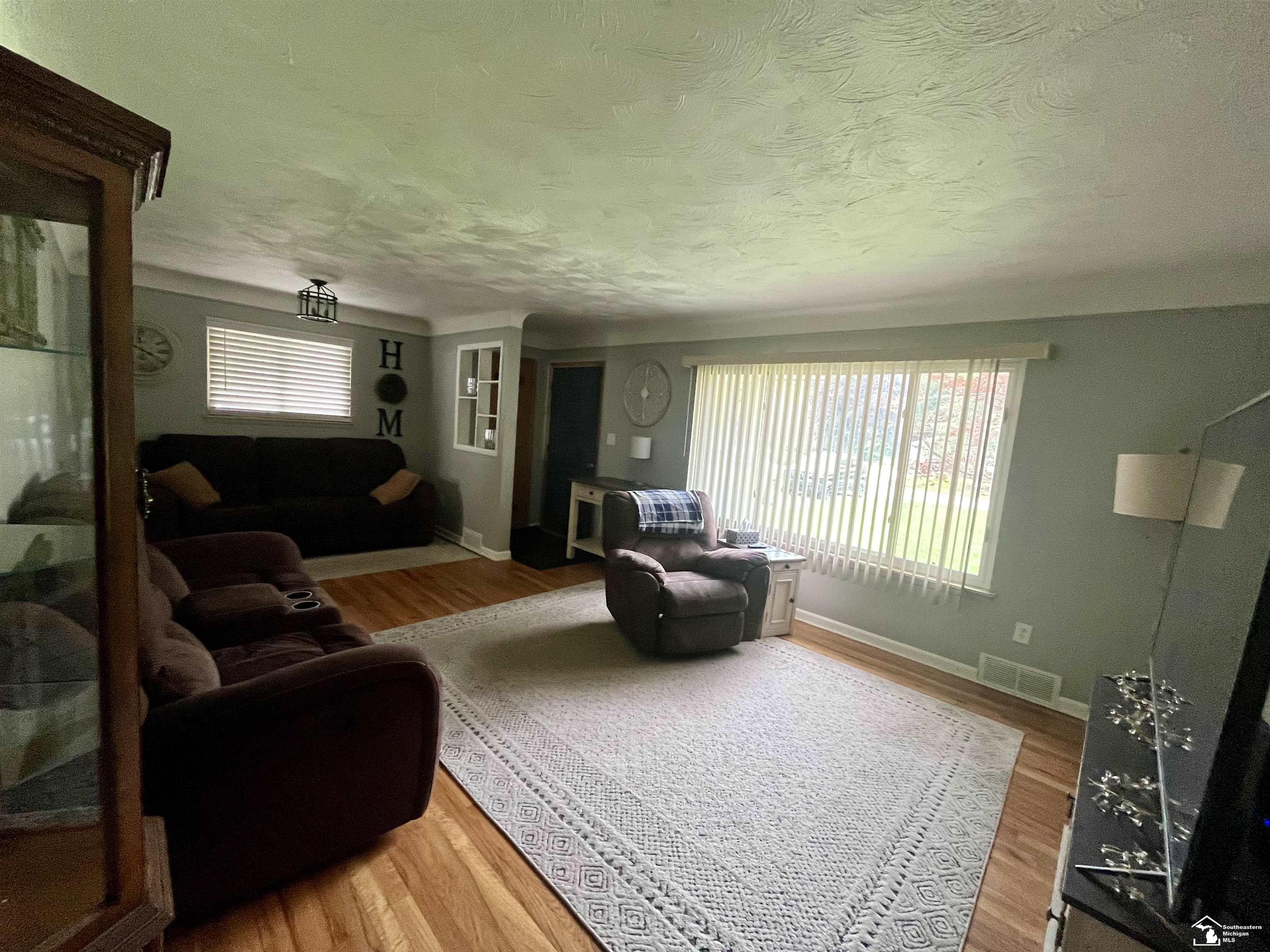 2071 Maplecrest Drive Property Photo 7
