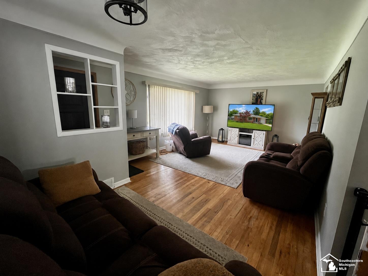 2071 Maplecrest Drive Property Photo 8