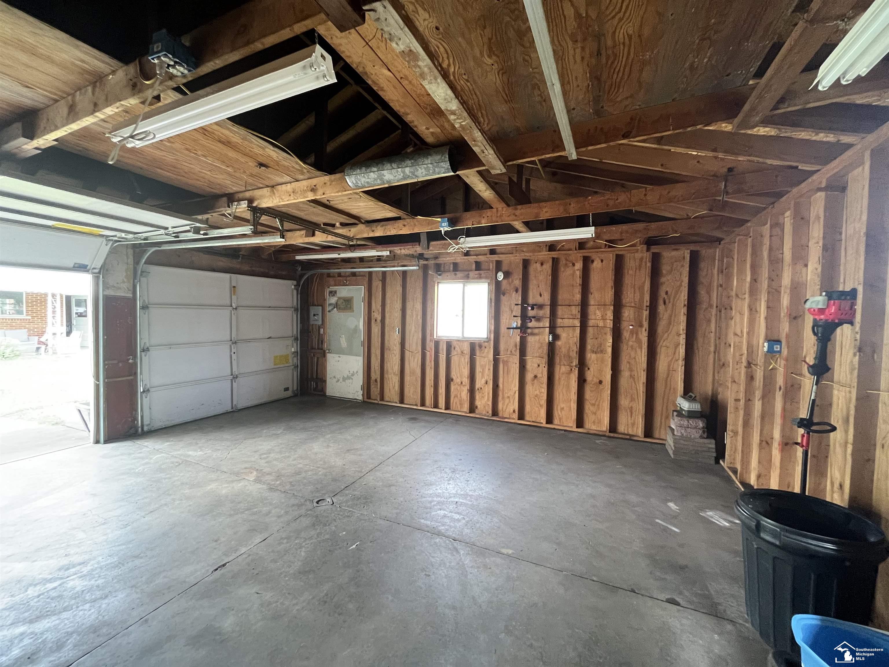 2071 Maplecrest Drive Property Photo 18