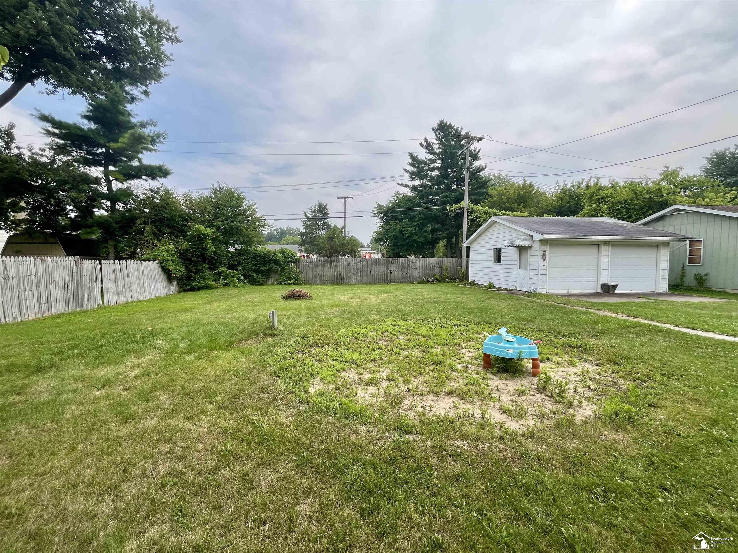 2071 Maplecrest Drive Property Photo 19