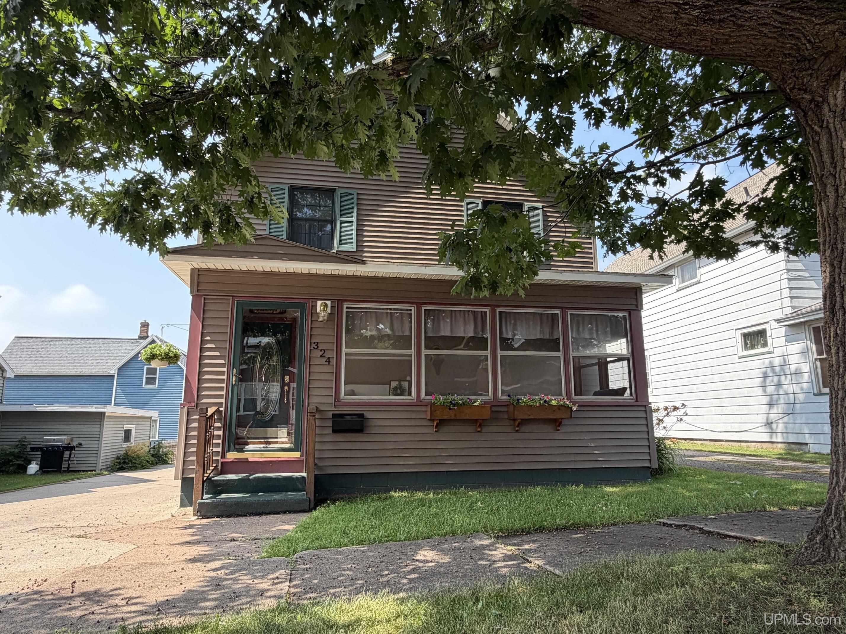 324 W Ridge Street Property Photo 1