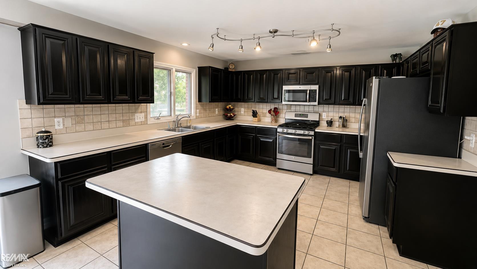 18402 Sumpter Forest Drive Property Photo 4