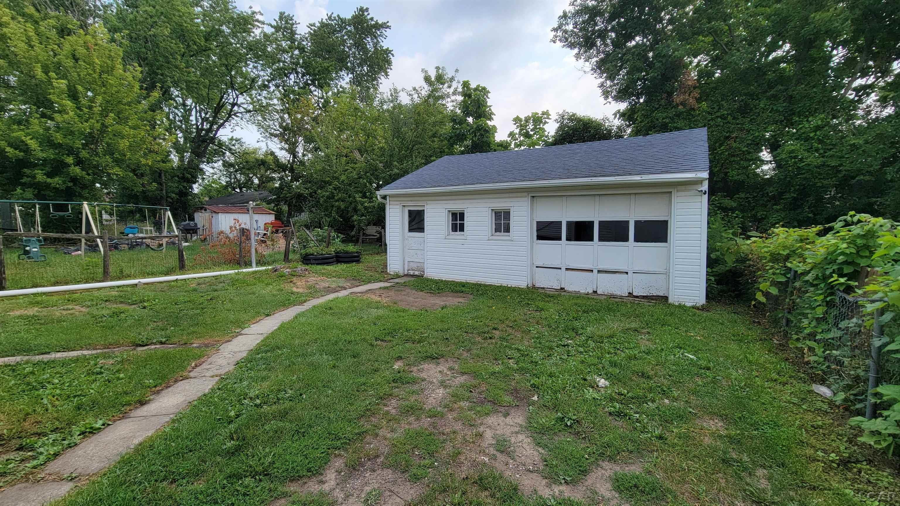 751 James Street Property Photo 3