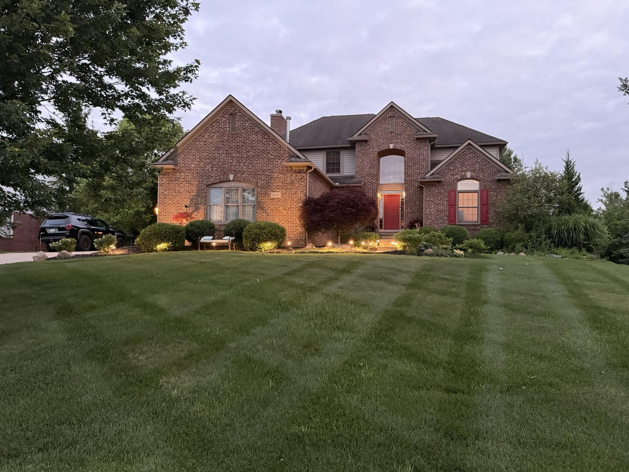 3544 S Creek Drive Property Photo 2