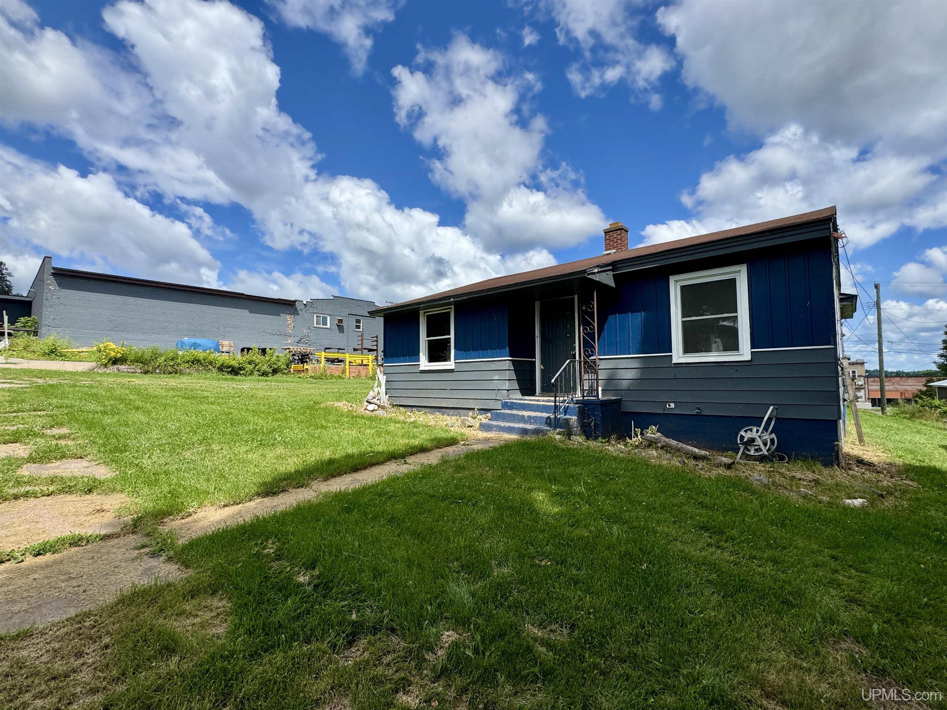 204 Marquette Avenue Property Photo 1