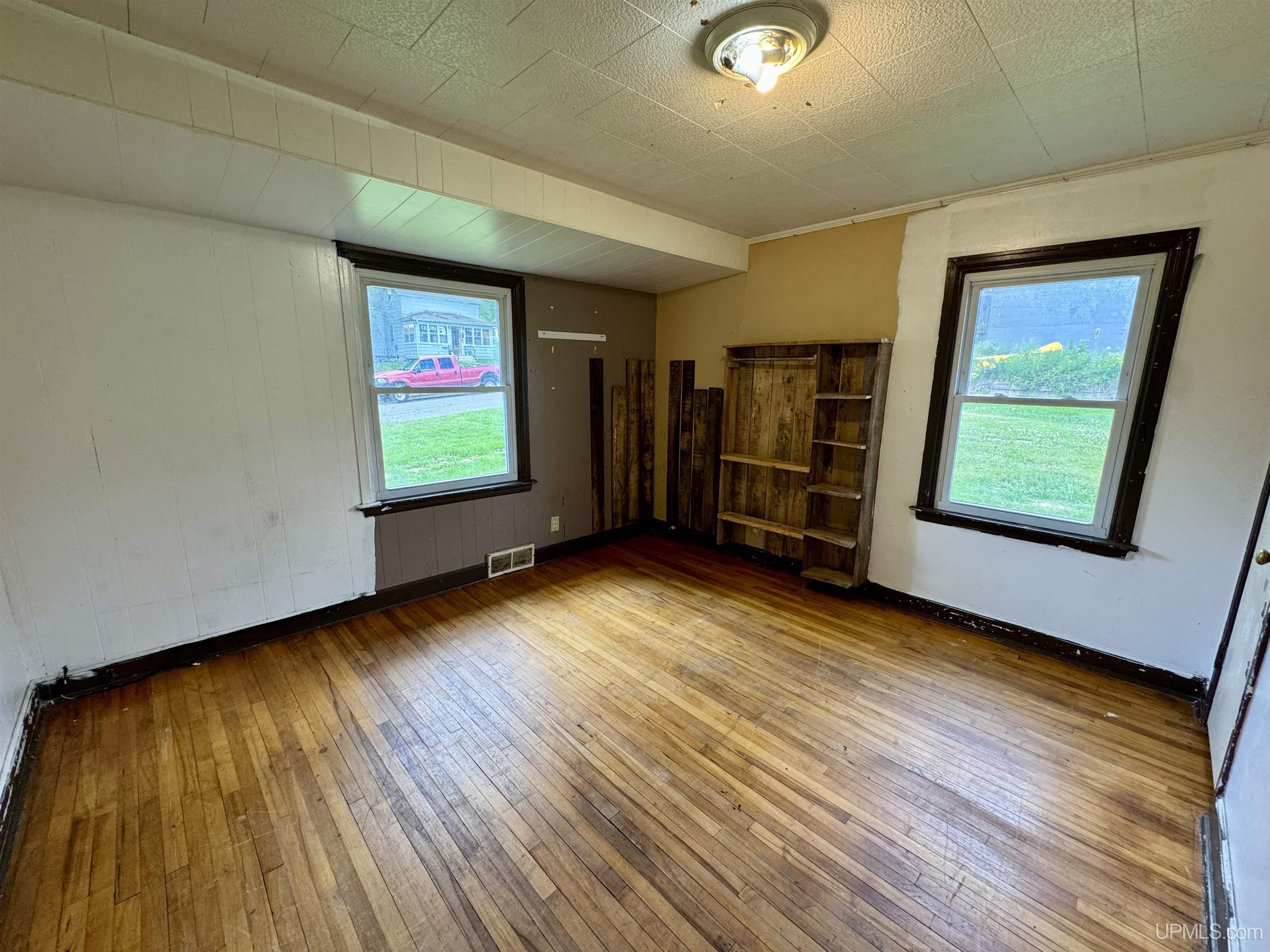 204 Marquette Avenue Property Photo 7