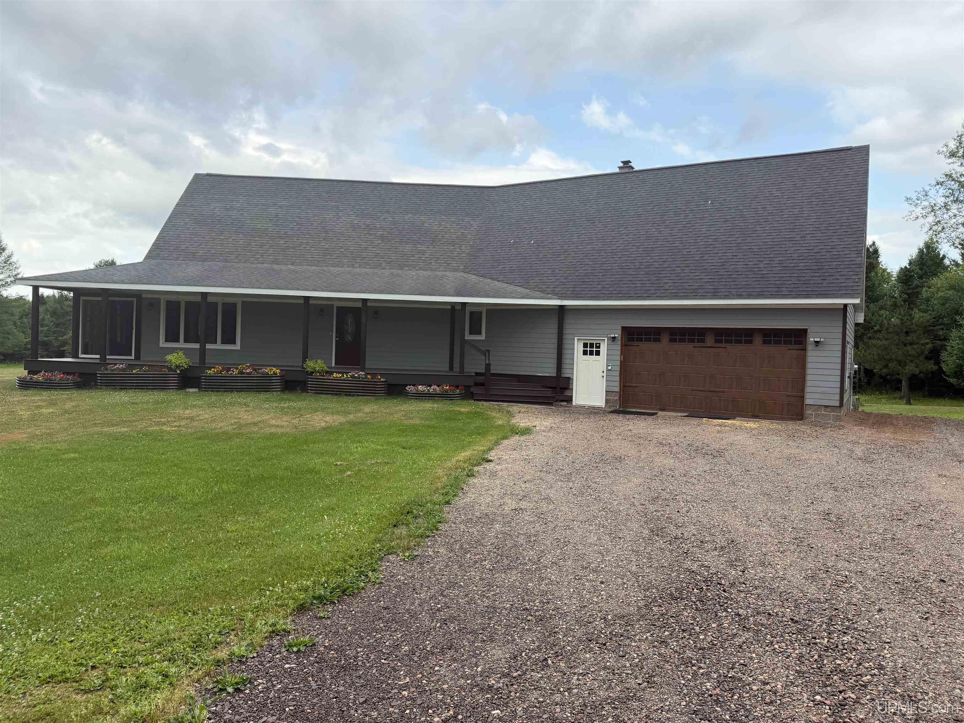 36689 River Road Property Photo 3
