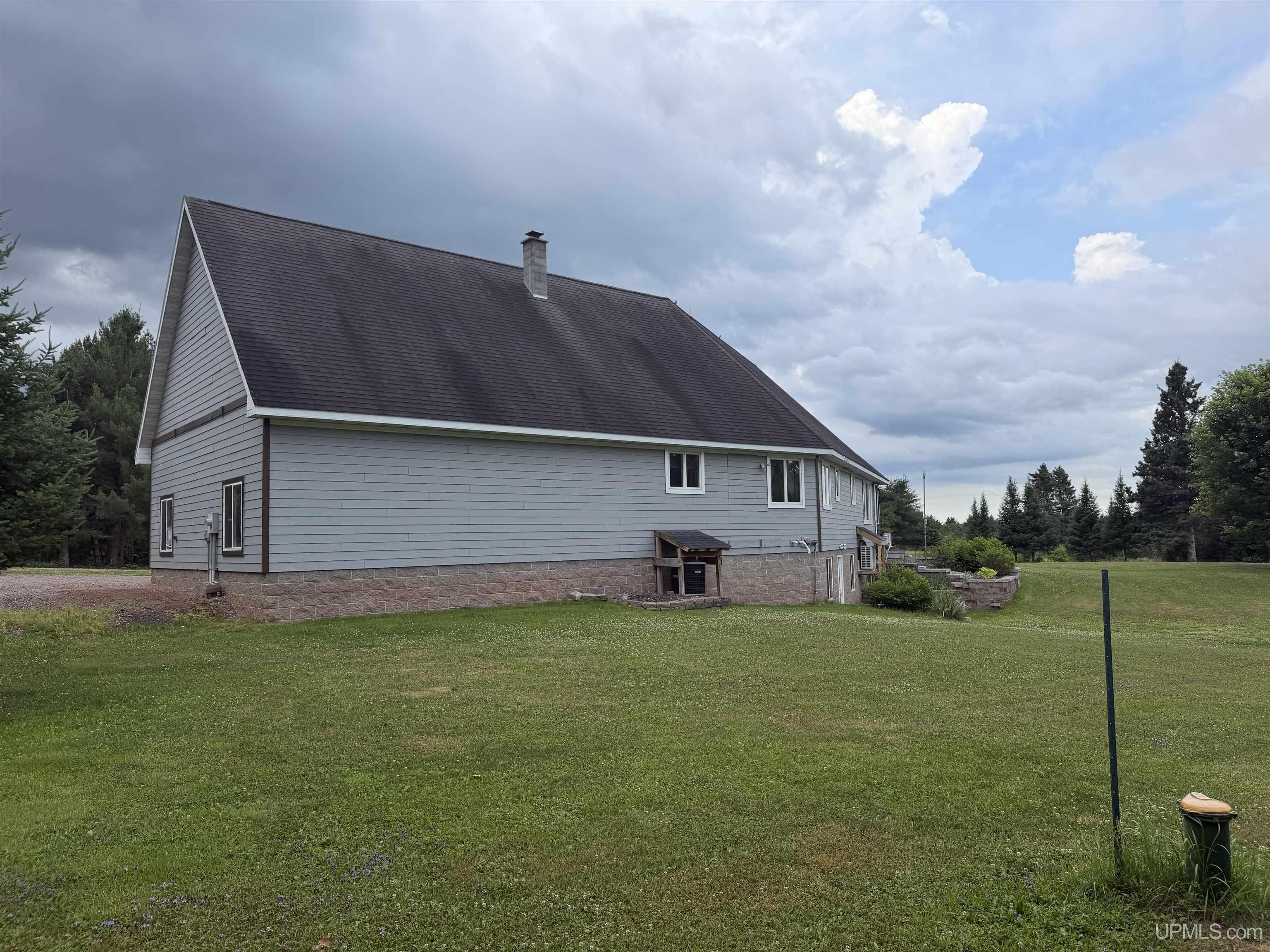 36689 River Road Property Photo 7