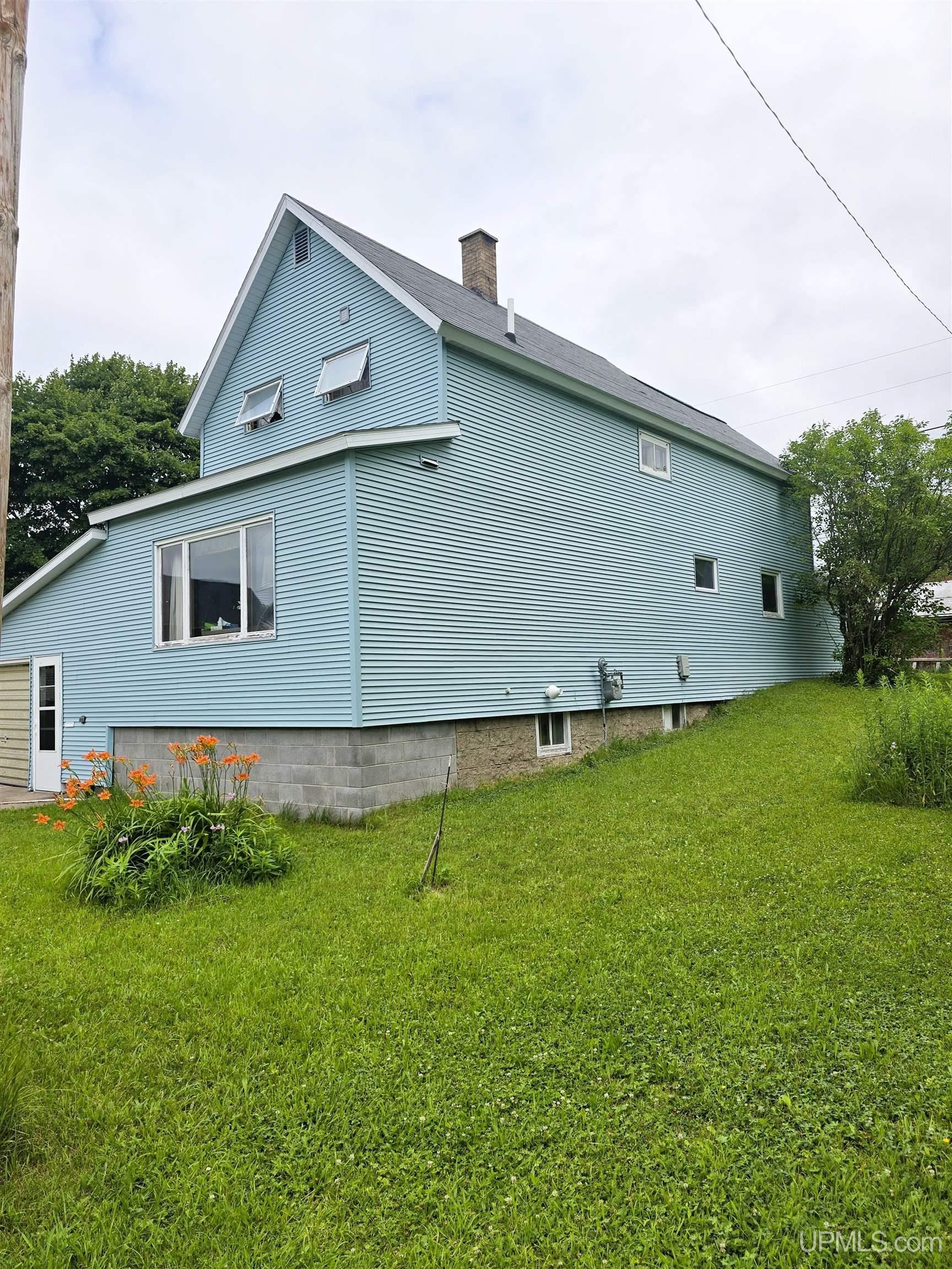 56702 Hecla Street Property Photo 2