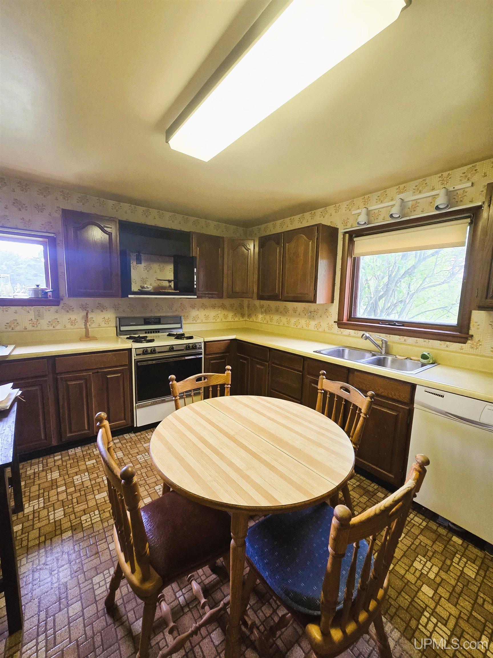 56702 Hecla Street Property Photo 9