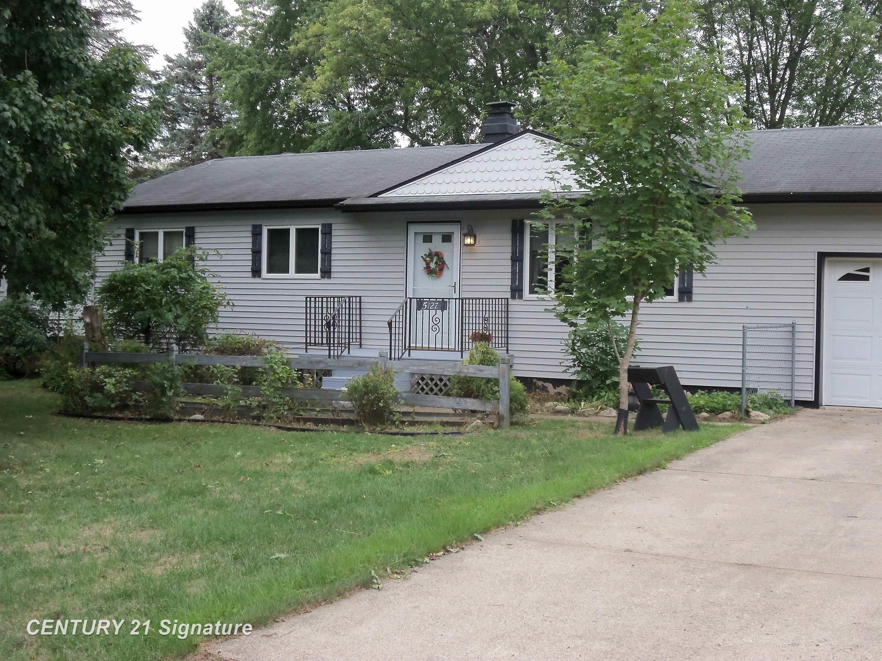 5127 Arbor Lane Property Photo 1