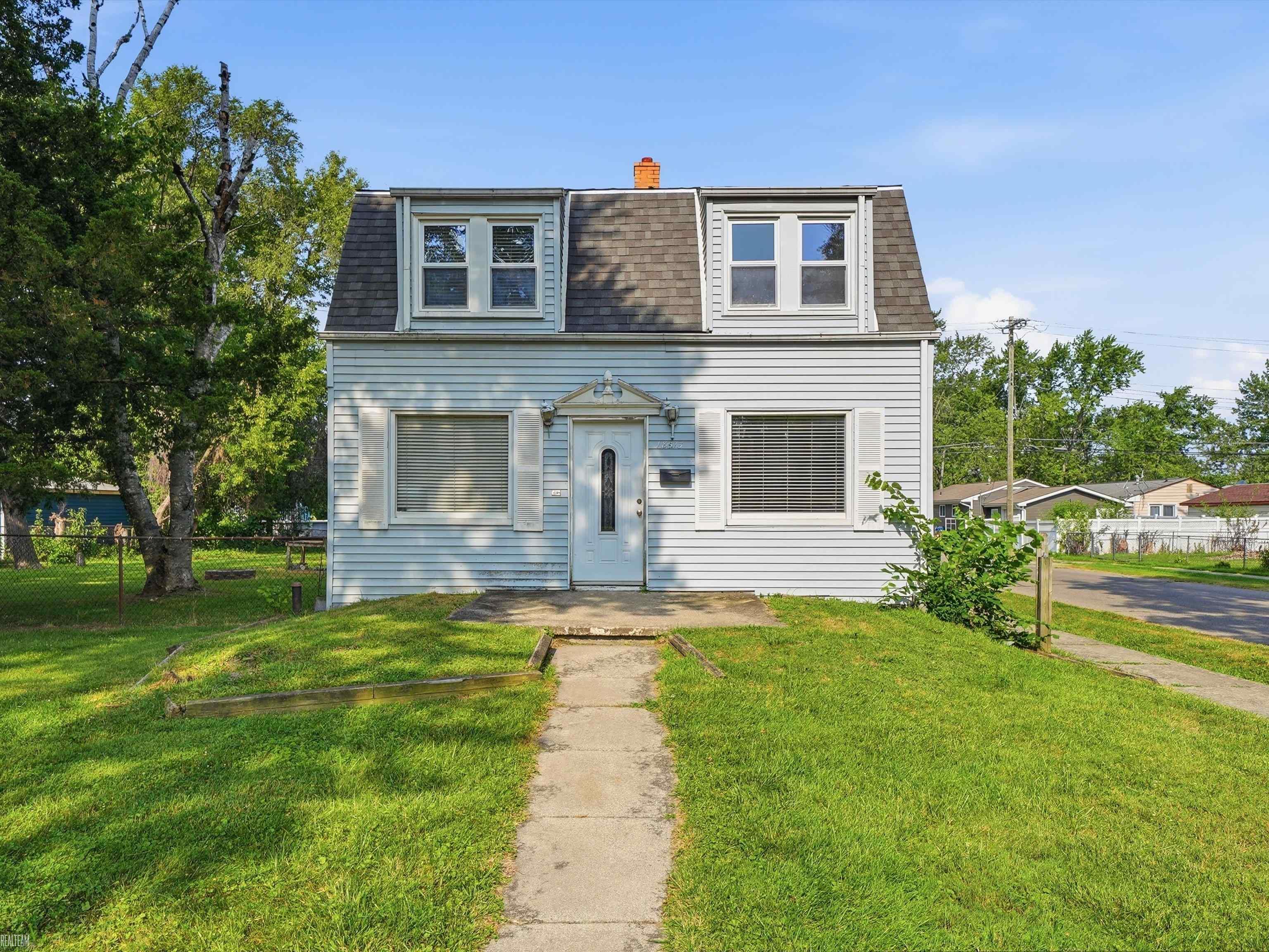 18513 Wakenden Street Property Photo 1