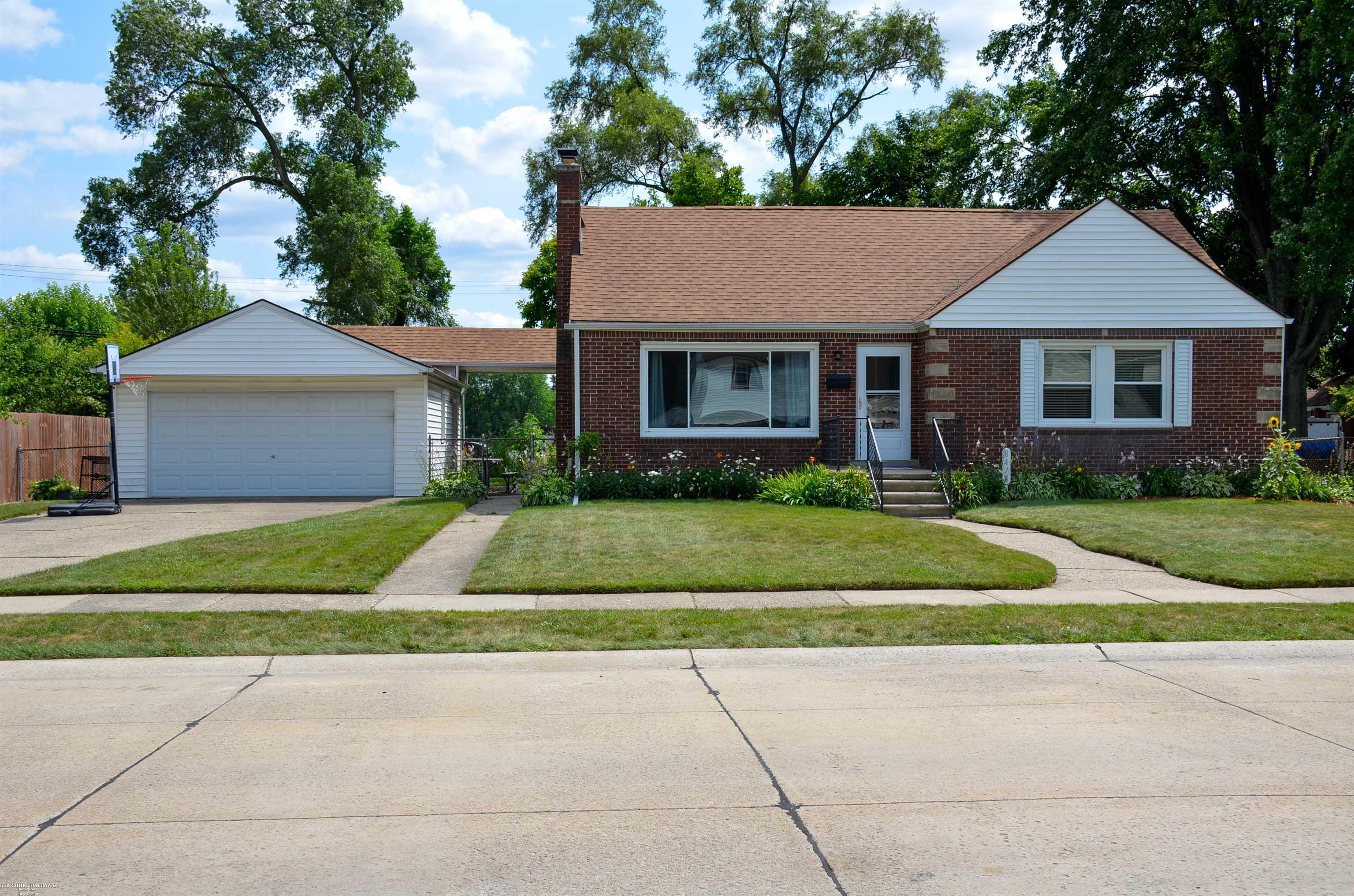 8474 Harding Street Property Photo 1