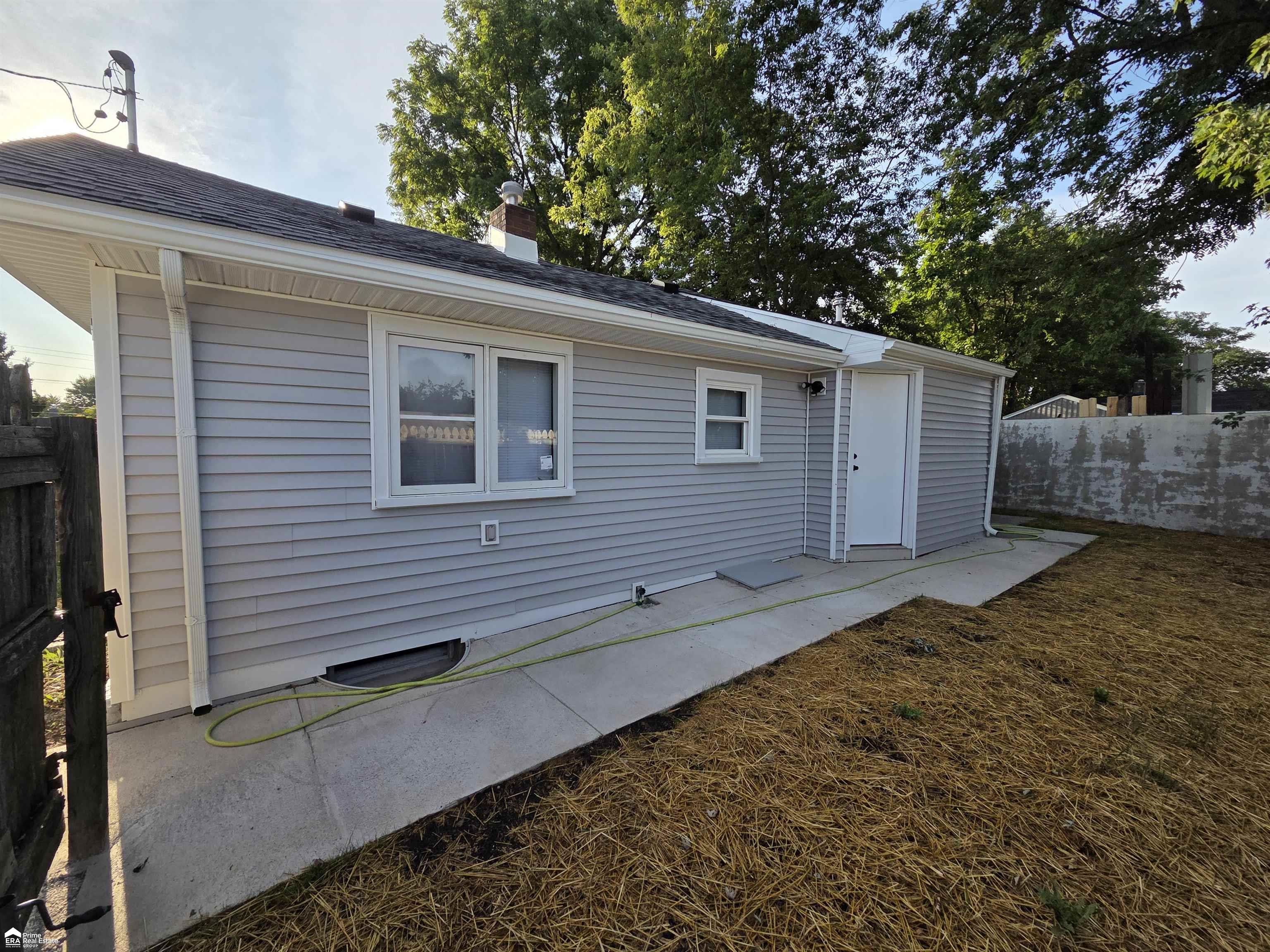 2164 E Whittemore Avenue Property Photo 2