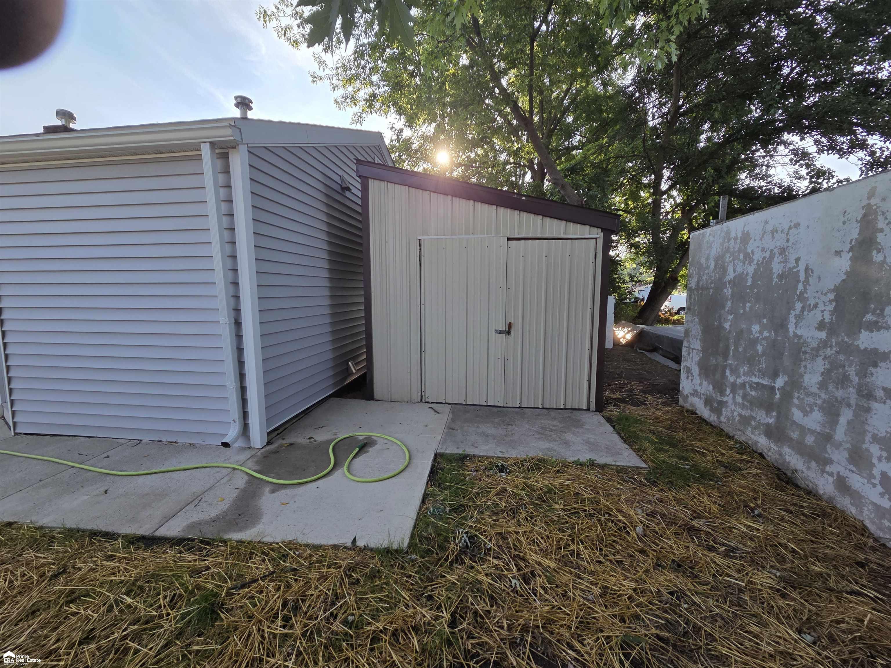 2164 E Whittemore Avenue Property Photo 11