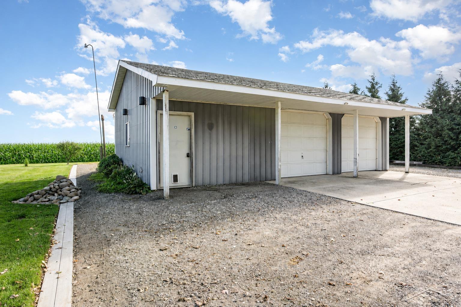 1210 N Steel Road Property Photo 4