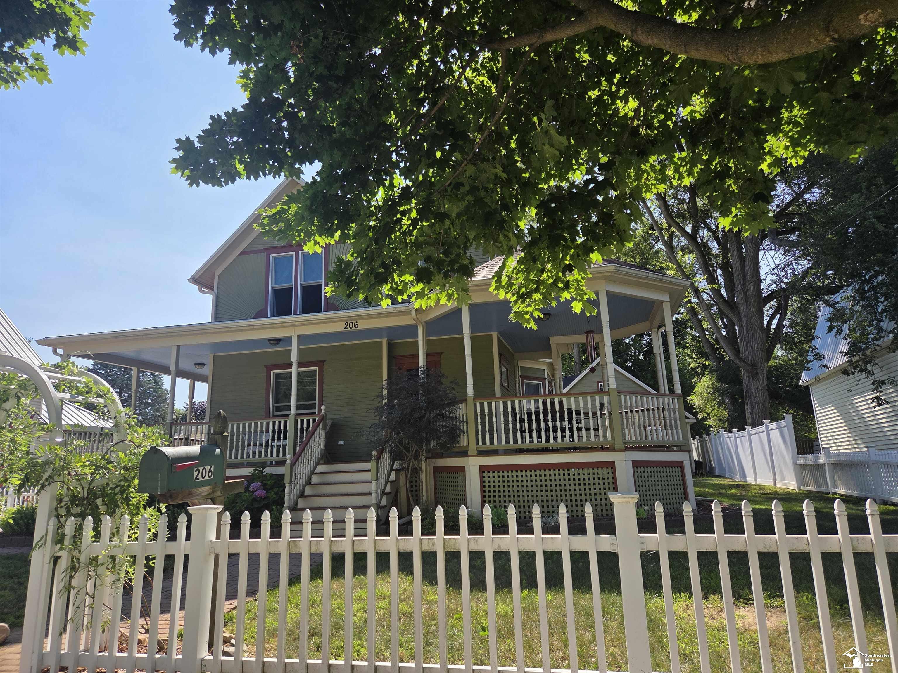 206 Jipson Street Property Photo 1