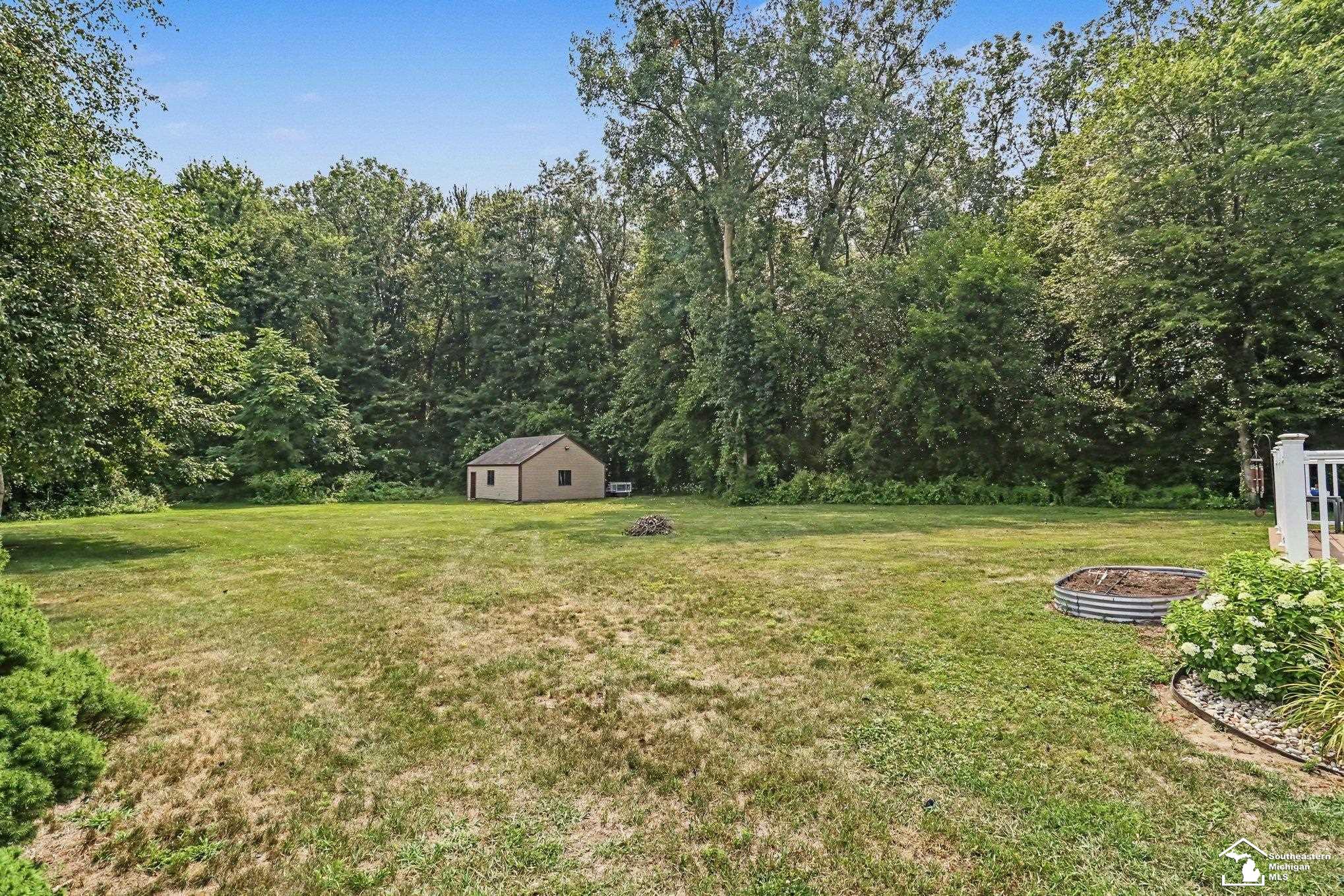 601 W Erie Road Property Photo 4