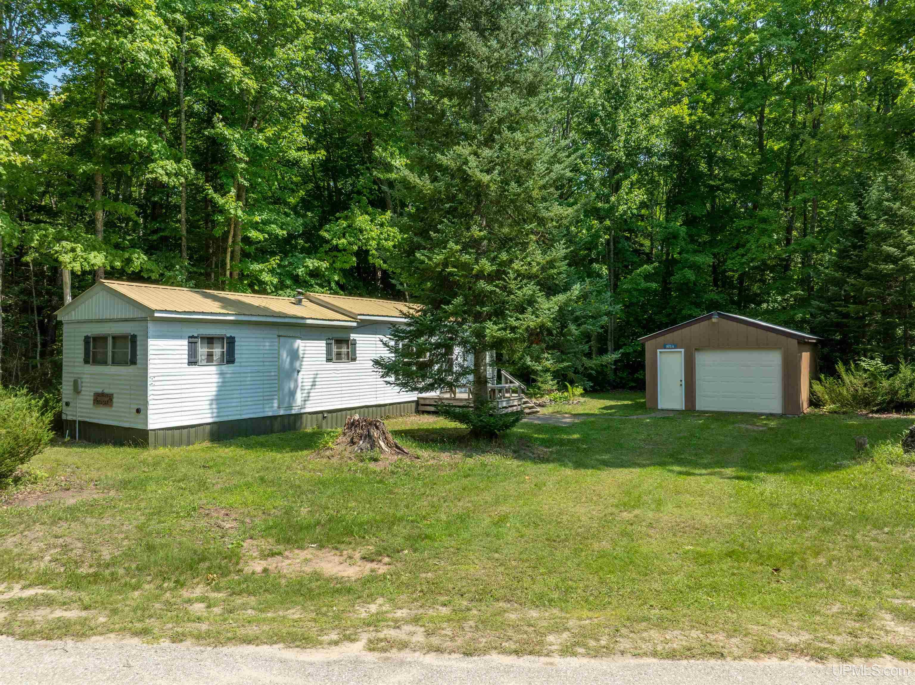 9970 N Graves Road Property Photo 1