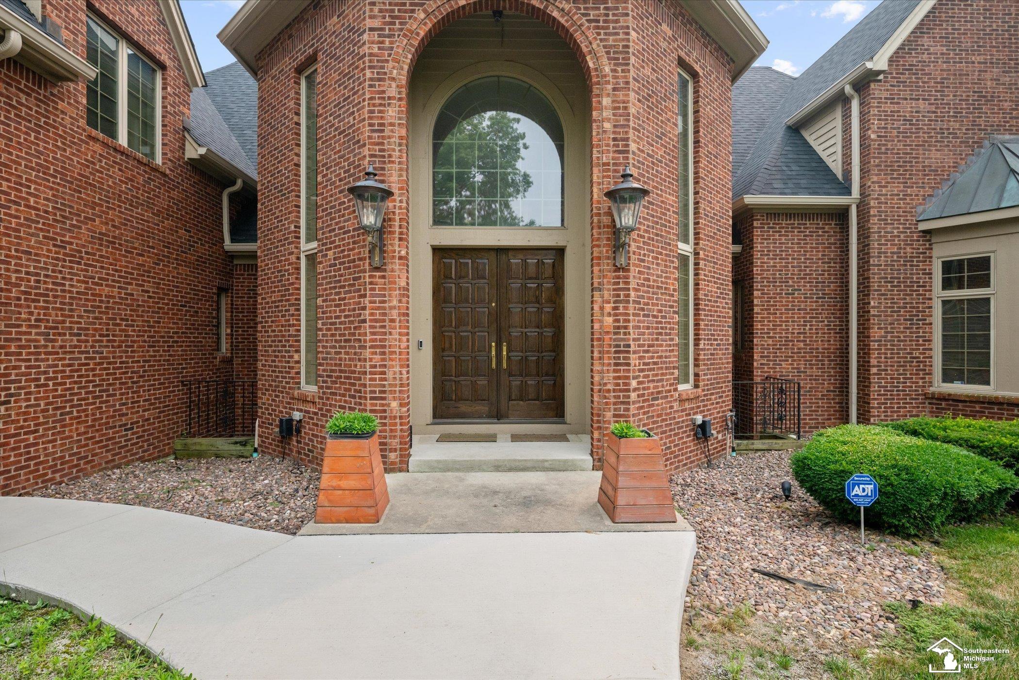 5481 Teakwood Drive Property Photo 3