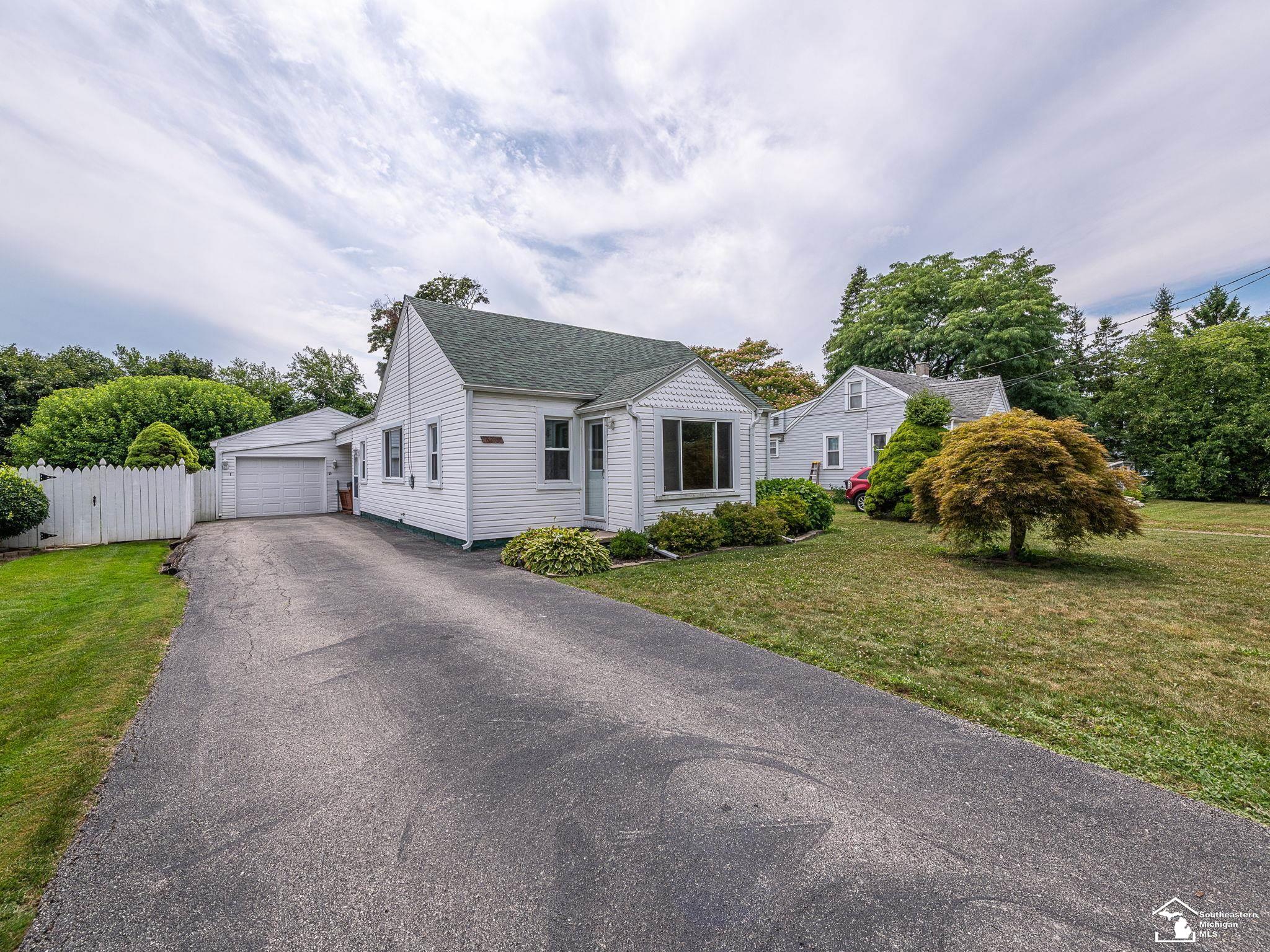 6243 Dallas Road