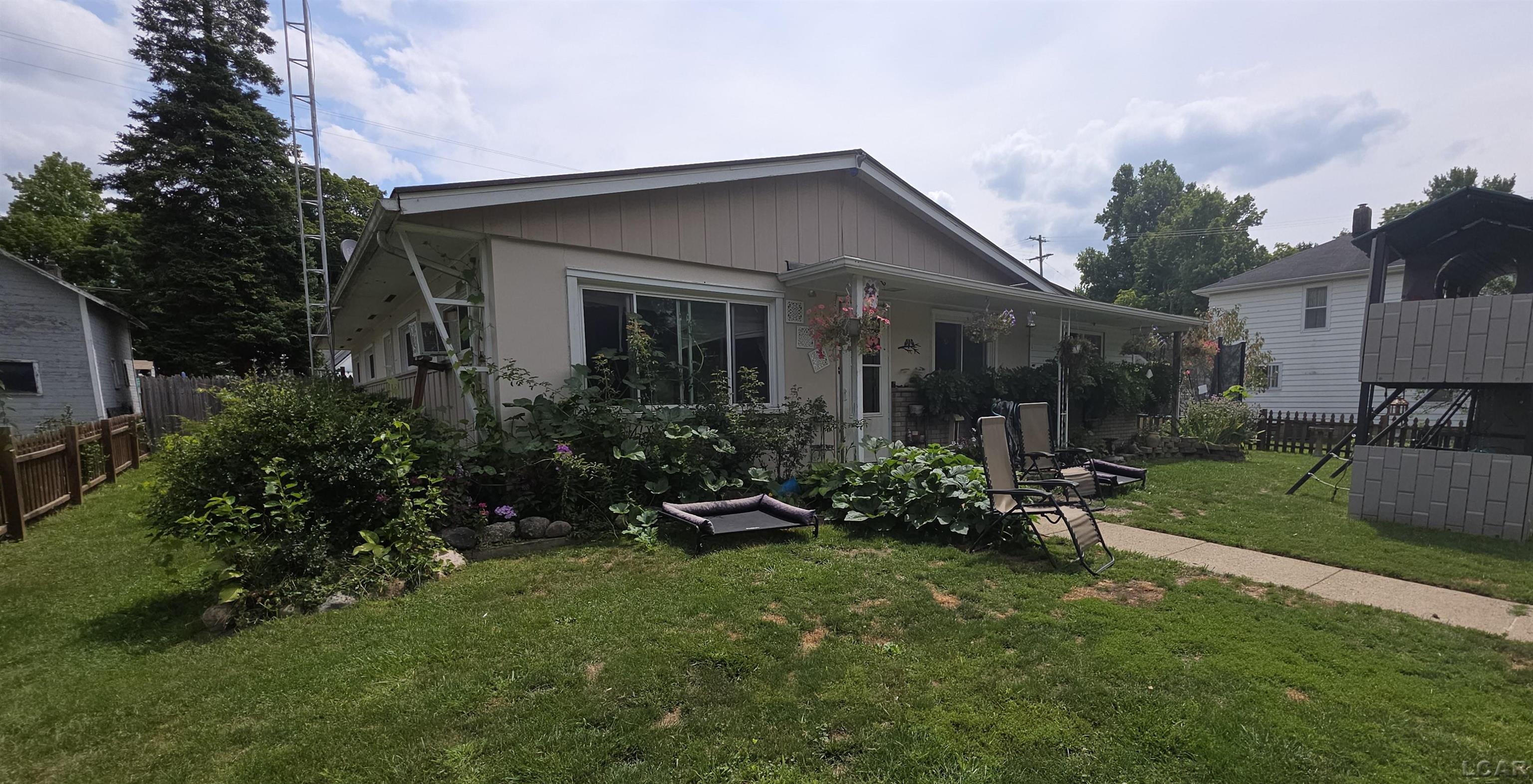 607 Oak Street Property Photo 1