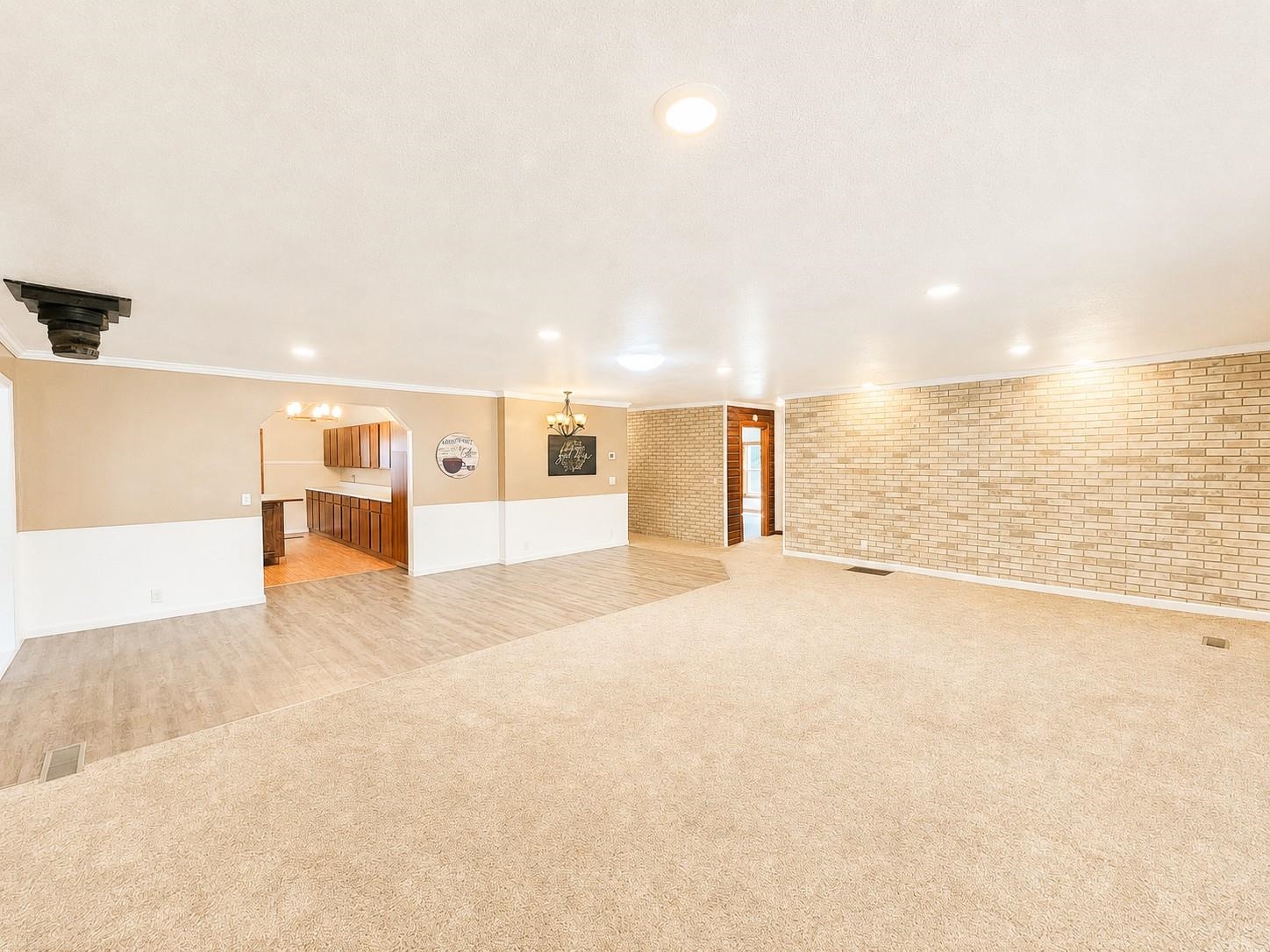 10651 N Vandecar Road Property Photo 8