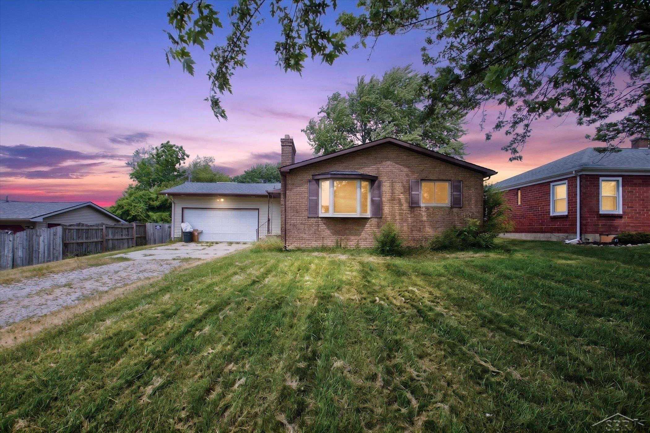 1556 W Gilford Road Property Photo 1