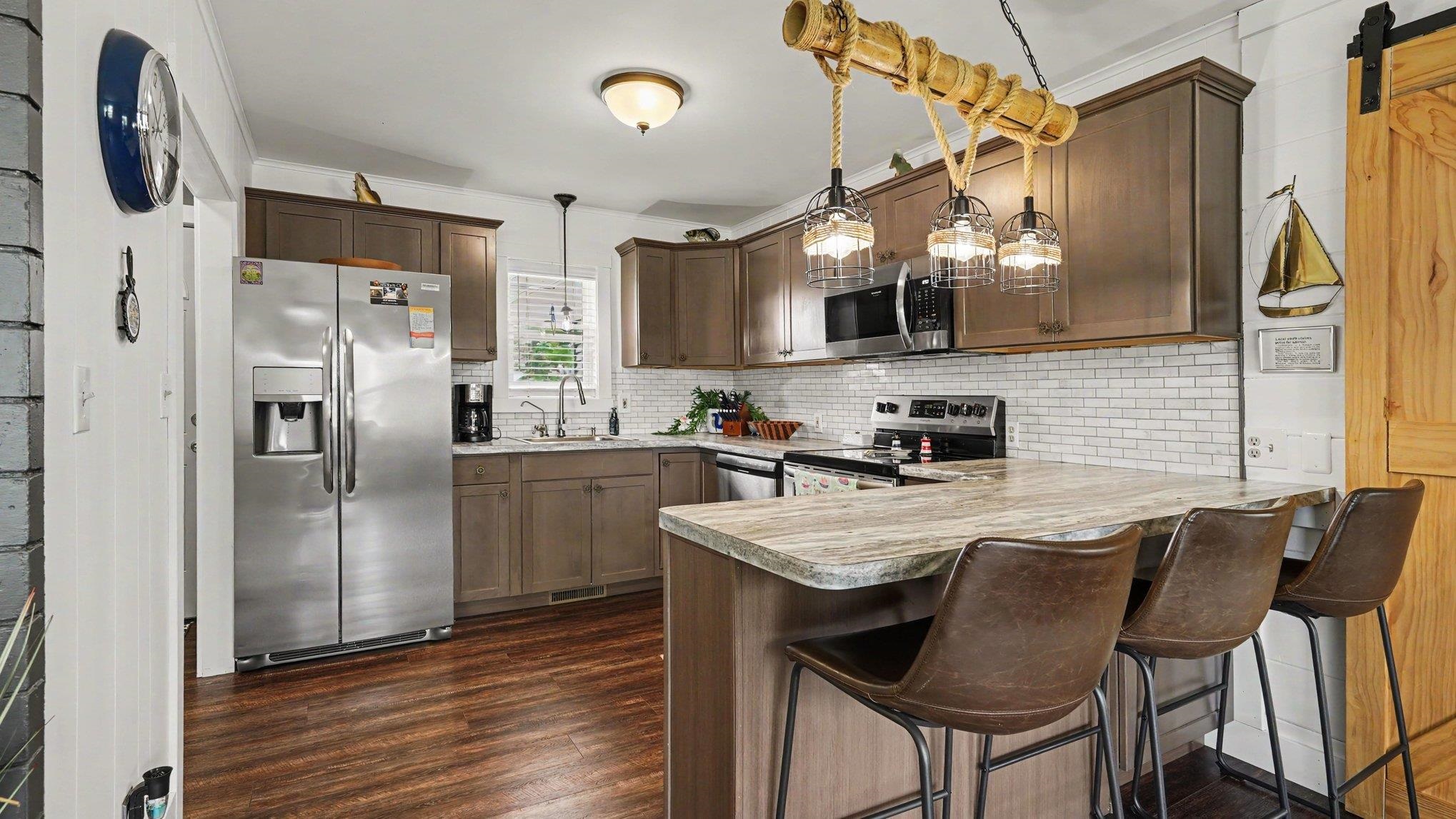 2327 Bay Ridge Drive Property Photo 9