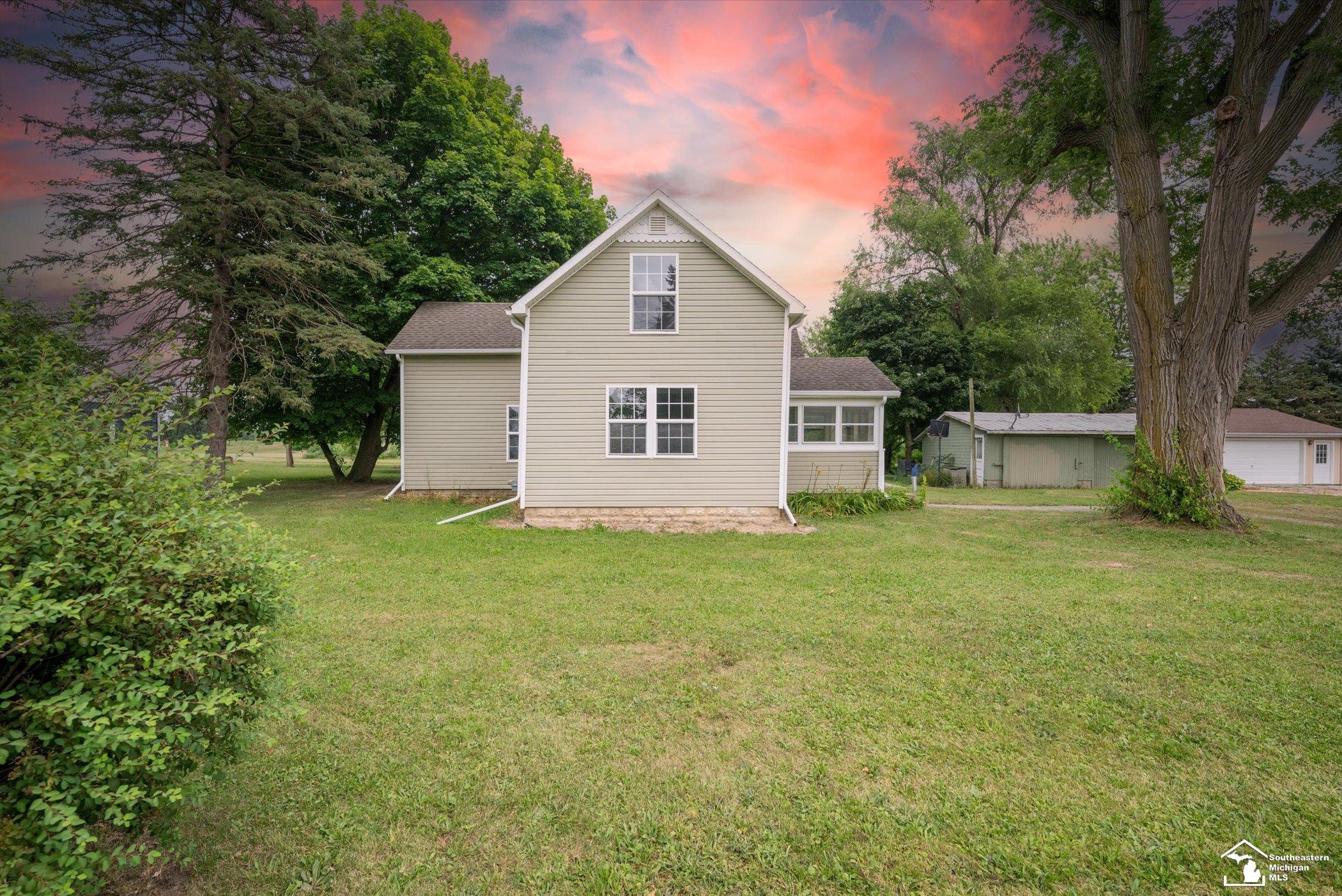 8408 Memorial Highway Property Photo 2