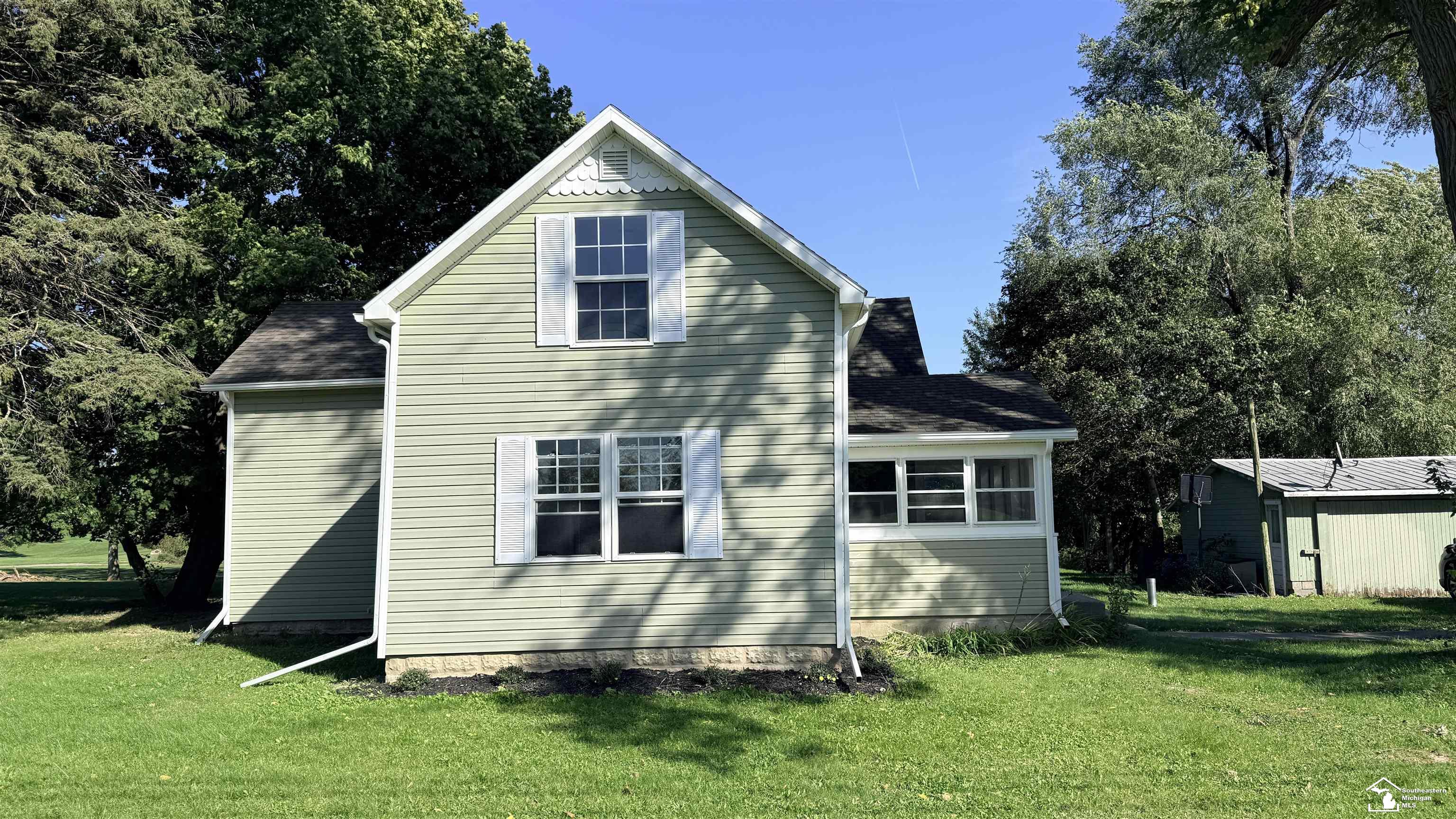 8408 Memorial Highway Property Photo 2