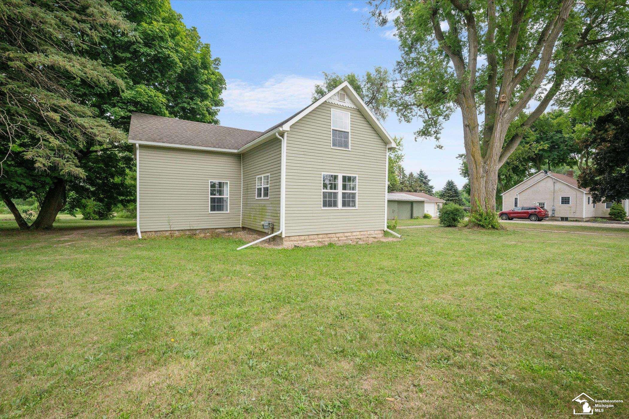 8408 Memorial Highway Property Photo 3