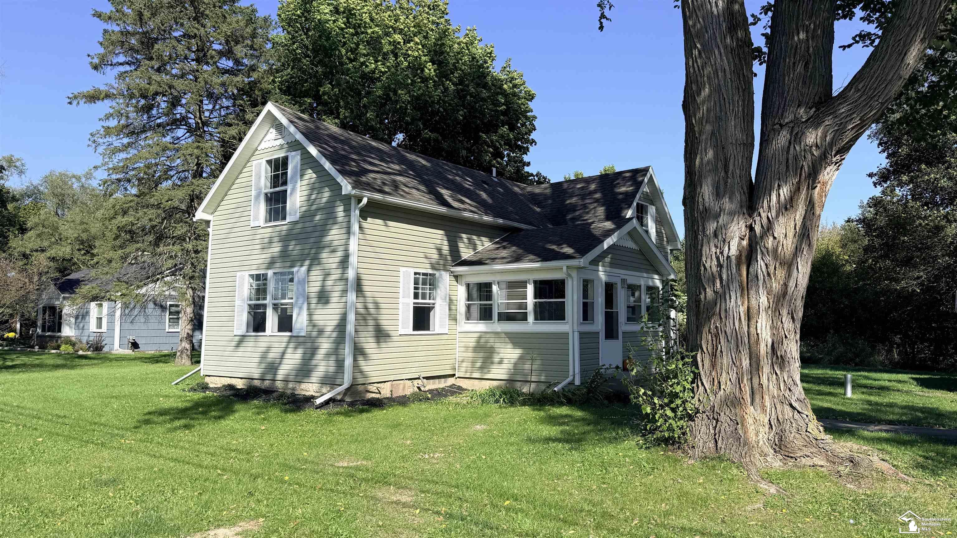 8408 Memorial Highway Property Photo 3
