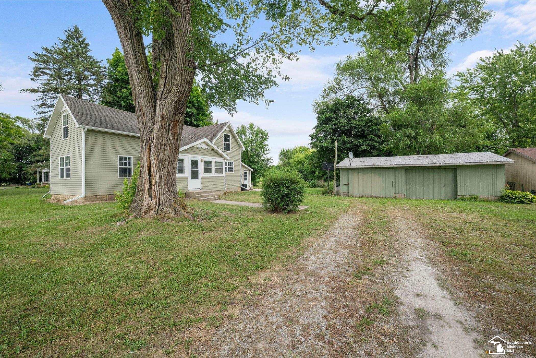 8408 Memorial Highway Property Photo 4